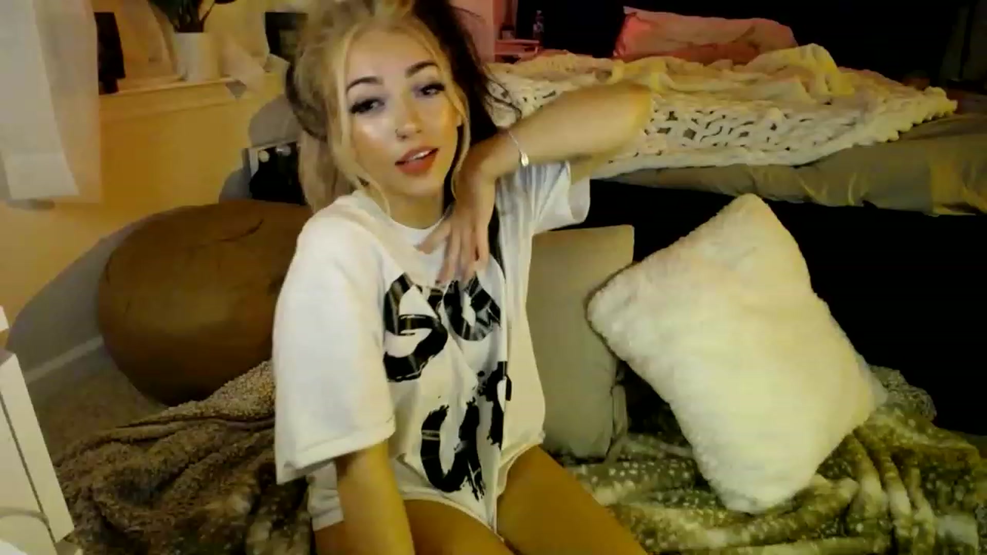 Gallery image thumbnail from Devereuxquinn's myfreecams stream on, 03/11/2023, 09:11 image 1 of 20