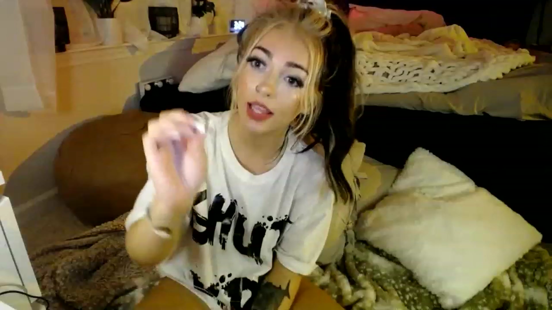 Gallery image thumbnail from Devereuxquinn's myfreecams stream on, 03/11/2023, 09:11 image 3 of 20
