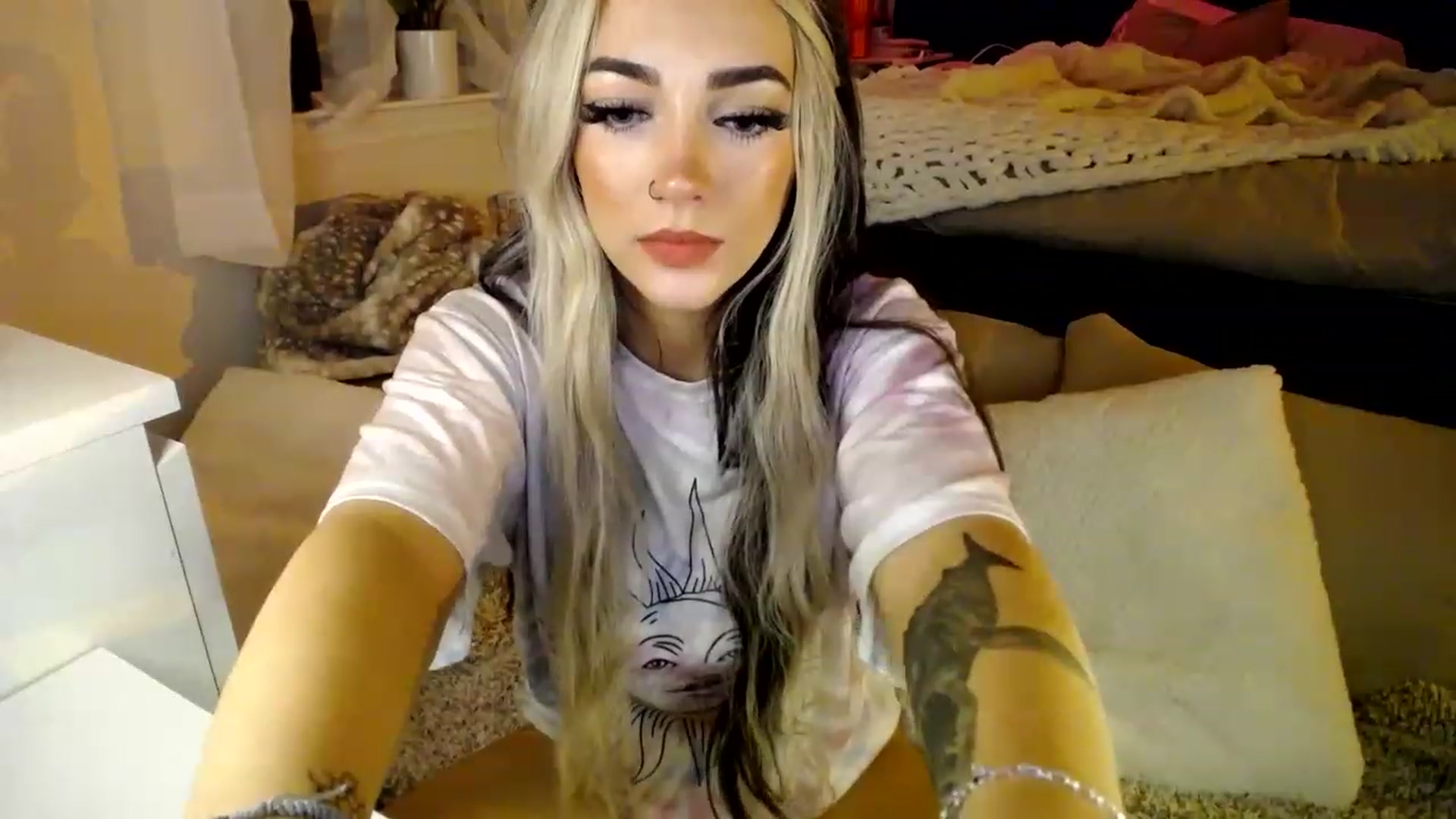 Gallery image thumbnail from Devereuxquinn's myfreecams stream on, 03/12/2023, 04:17 image 12 of 20