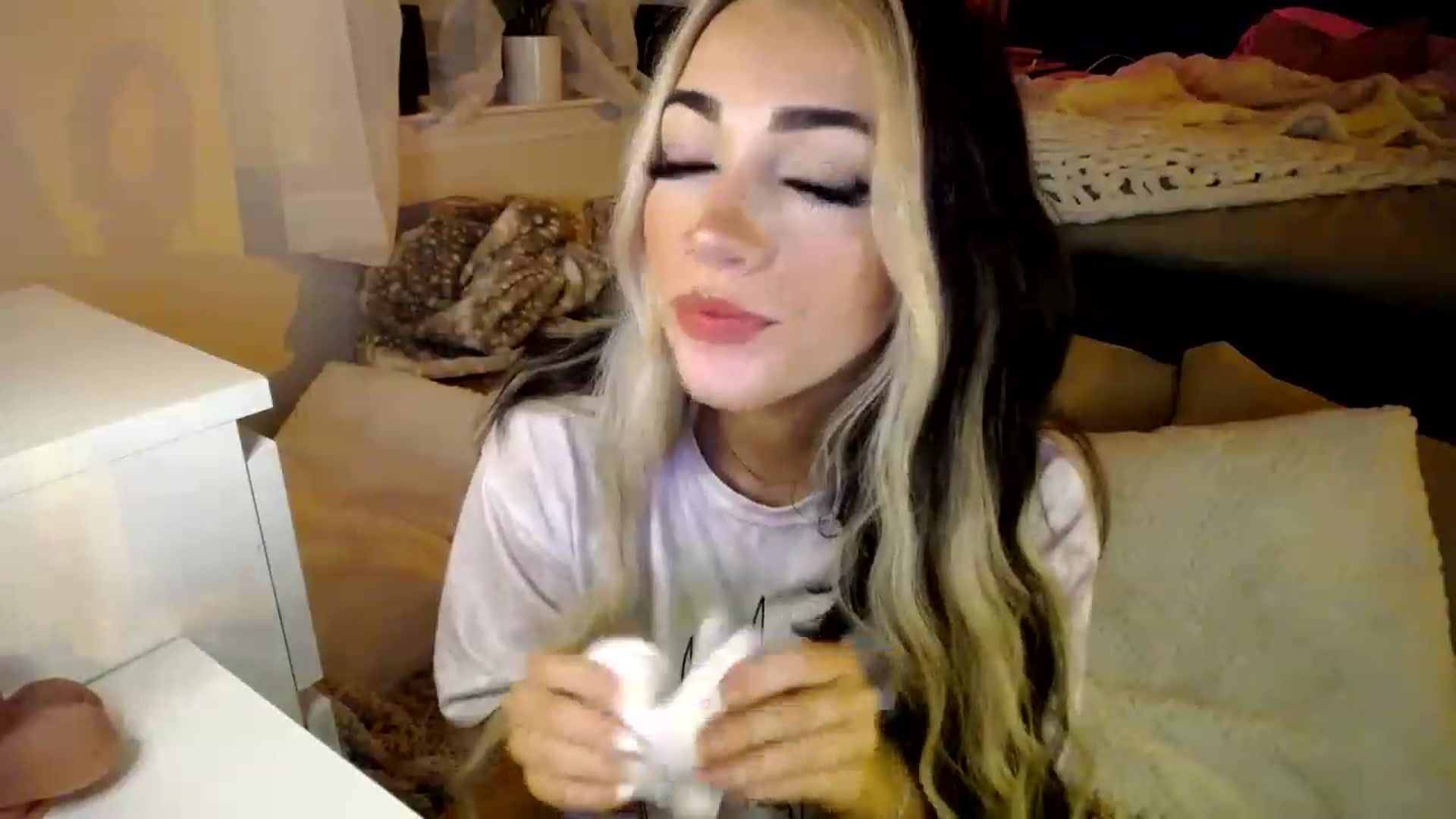 Gallery image thumbnail from Devereuxquinn's myfreecams stream on, 03/12/2023, 04:17 image 16 of 20