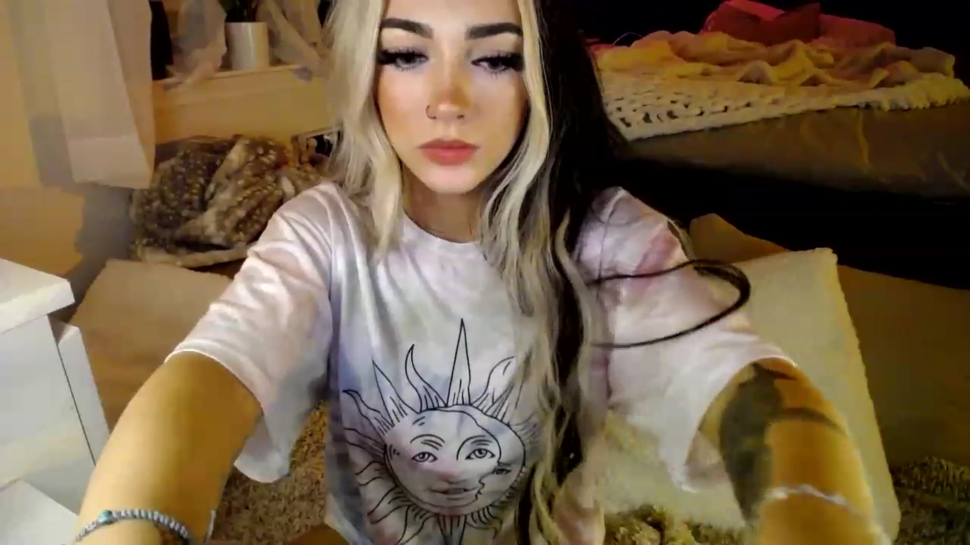 Gallery image thumbnail from Devereuxquinn's myfreecams stream on, 03/12/2023, 04:17 image 17 of 20