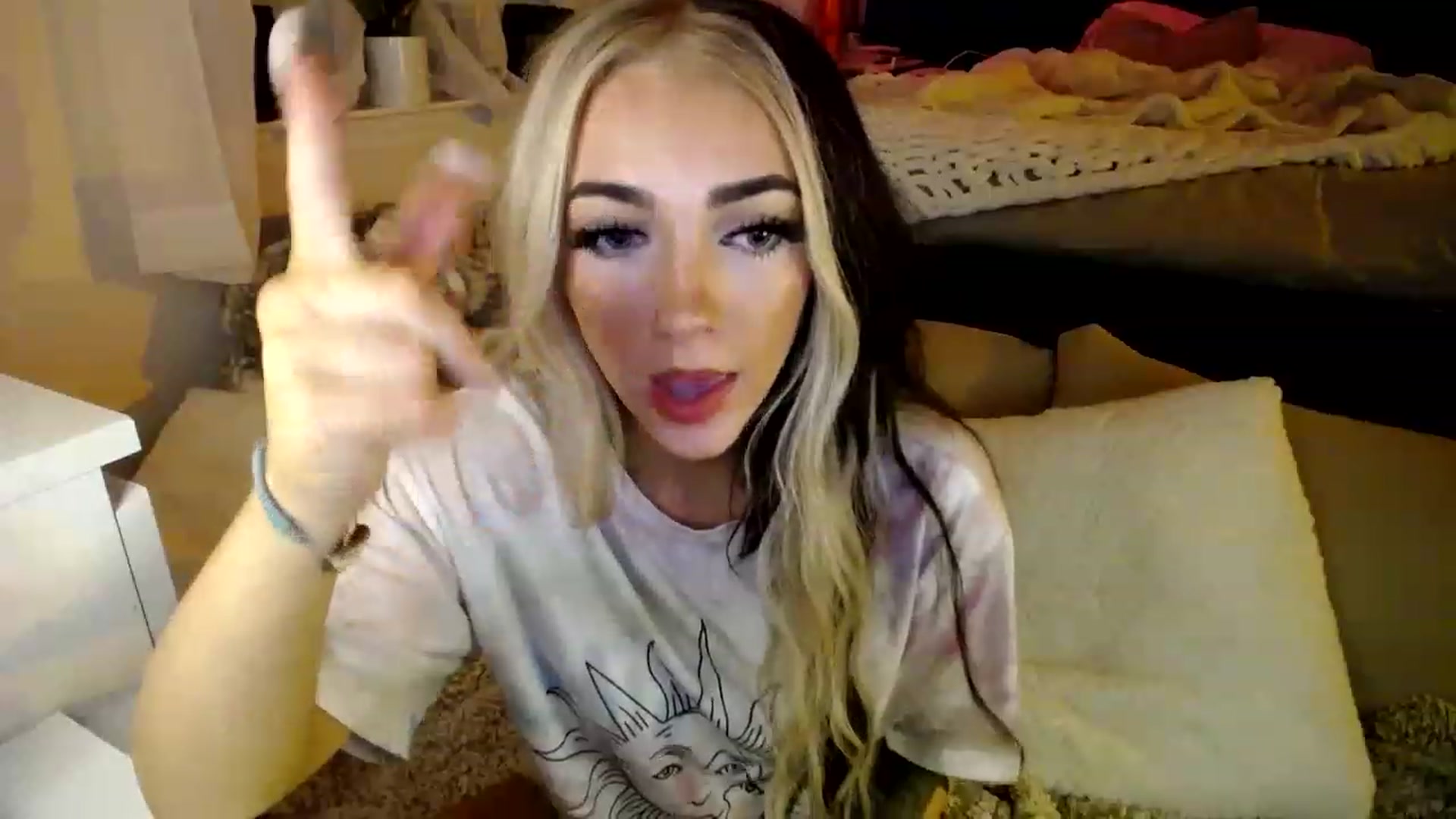 Gallery image thumbnail from Devereuxquinn's myfreecams stream on, 03/12/2023, 04:17 image 19 of 20