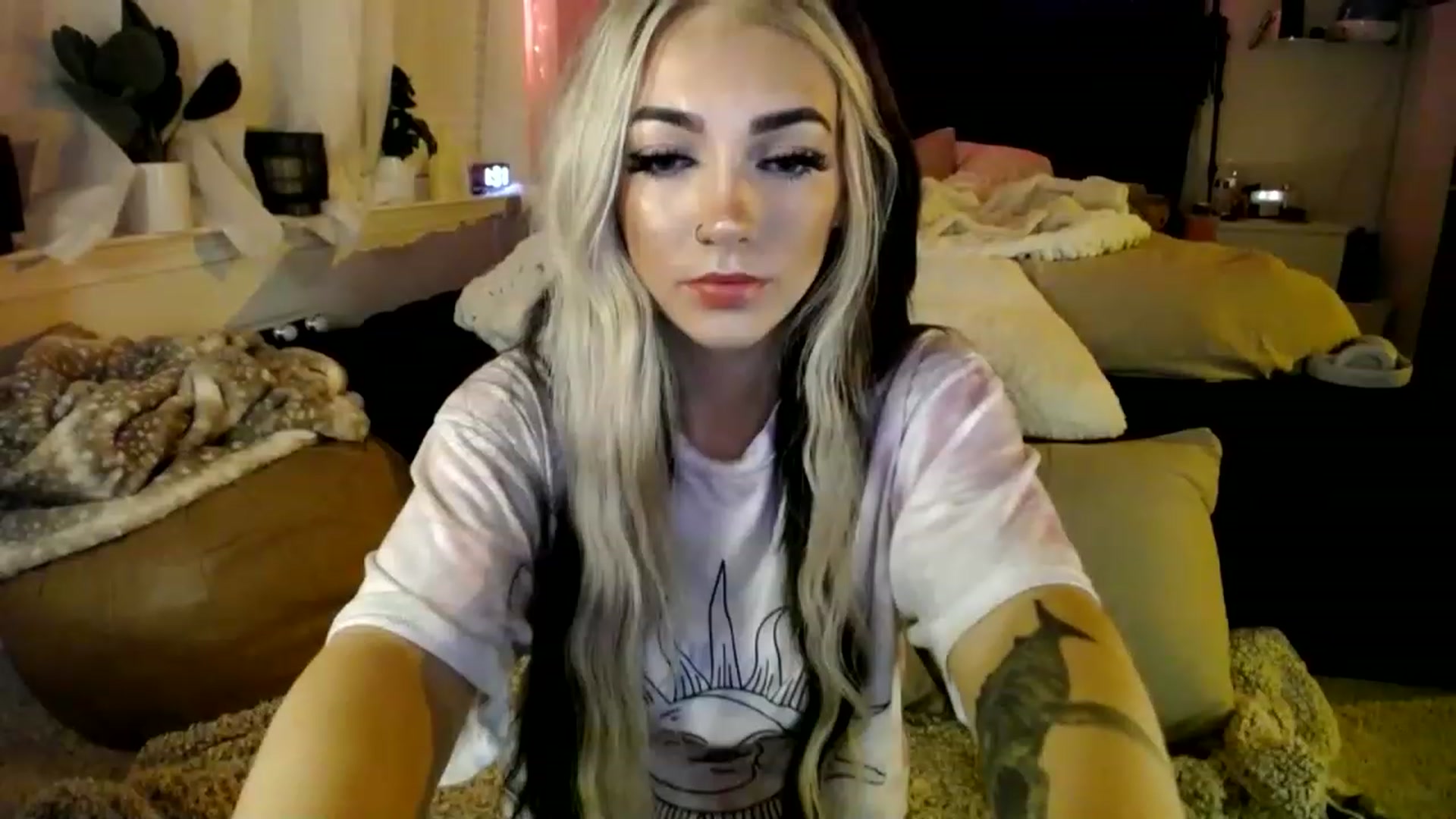 Gallery image thumbnail from Devereuxquinn's myfreecams stream on, 03/12/2023, 08:05 image 5 of 20