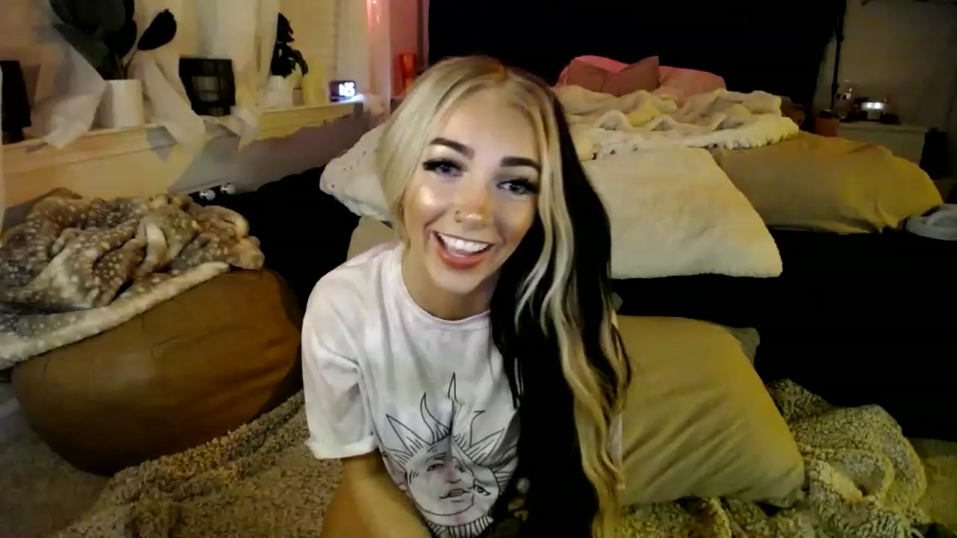 Gallery image thumbnail from Devereuxquinn's myfreecams stream on, 03/12/2023, 08:05 image 4 of 20
