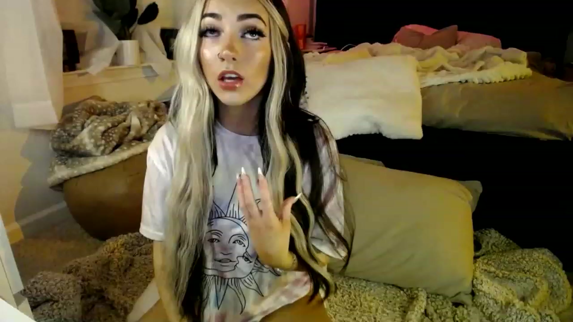 Gallery image thumbnail from Devereuxquinn's myfreecams stream on, 03/12/2023, 08:05 image 1 of 20