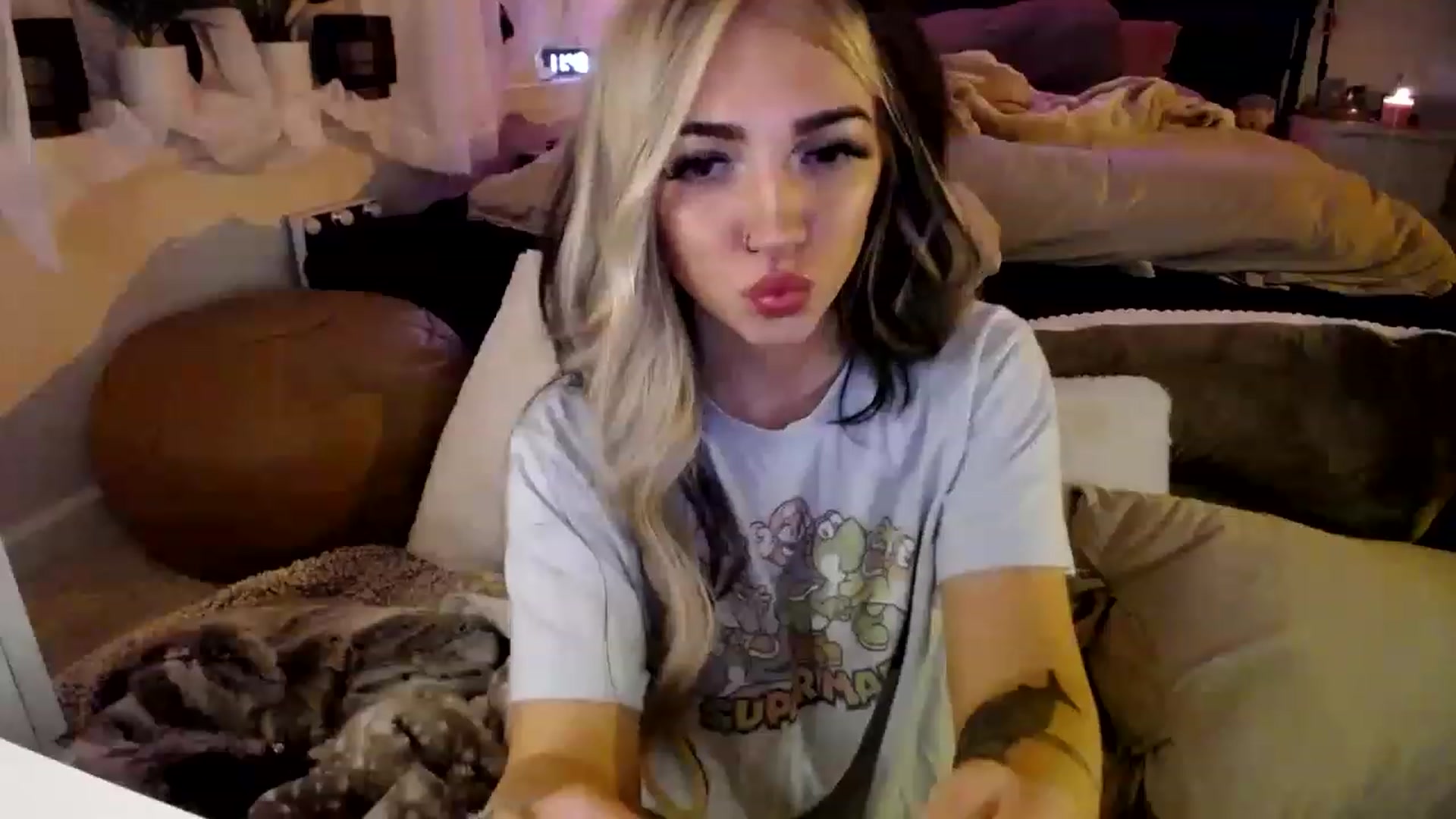Gallery image thumbnail from Devereuxquinn's myfreecams stream on, 03/16/2023, 04:06 image 11 of 20