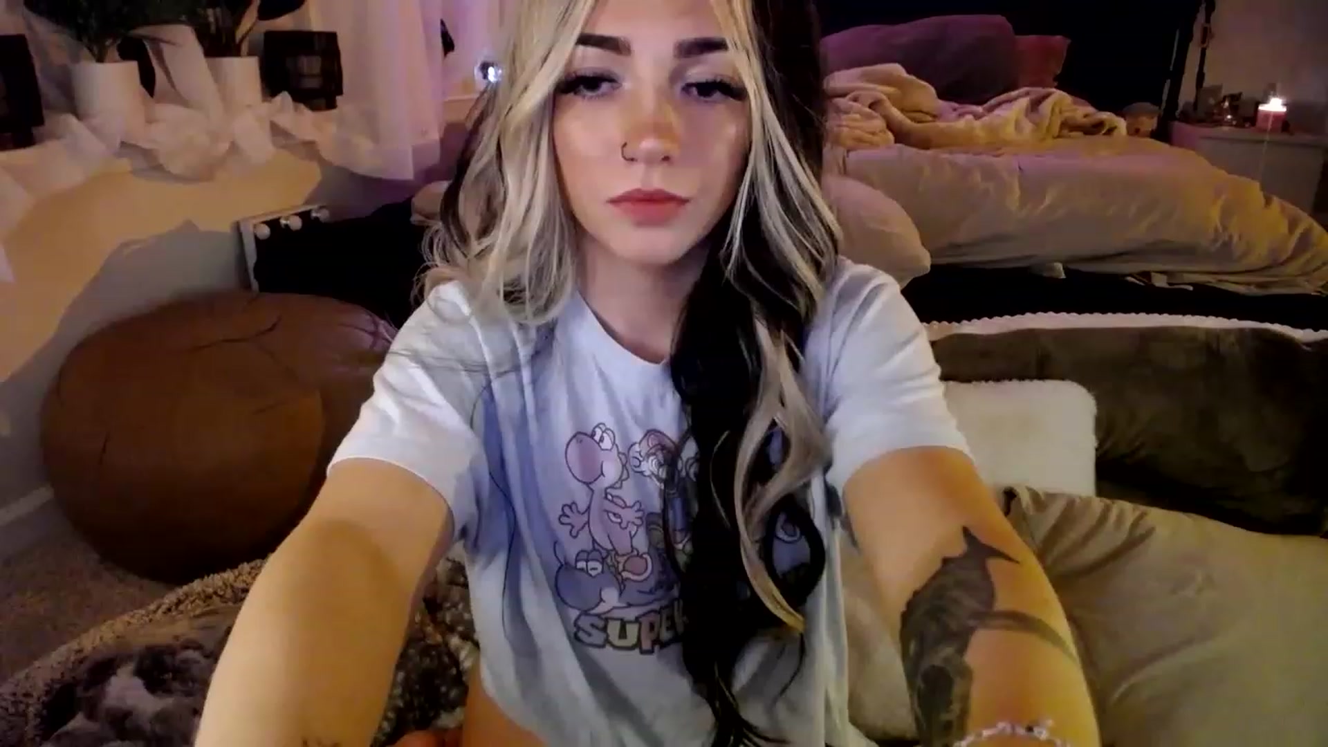 Gallery image thumbnail from Devereuxquinn's myfreecams stream on, 03/16/2023, 04:06 image 4 of 20