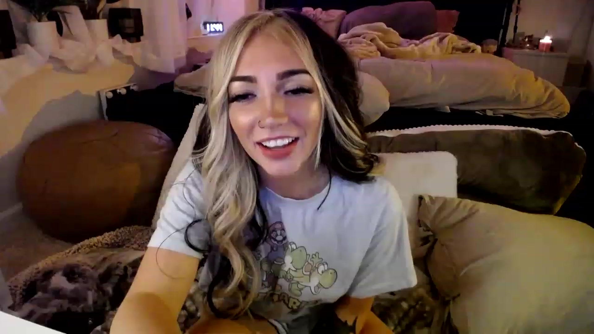Gallery image thumbnail from Devereuxquinn's myfreecams stream on, 03/16/2023, 04:06 image 8 of 20