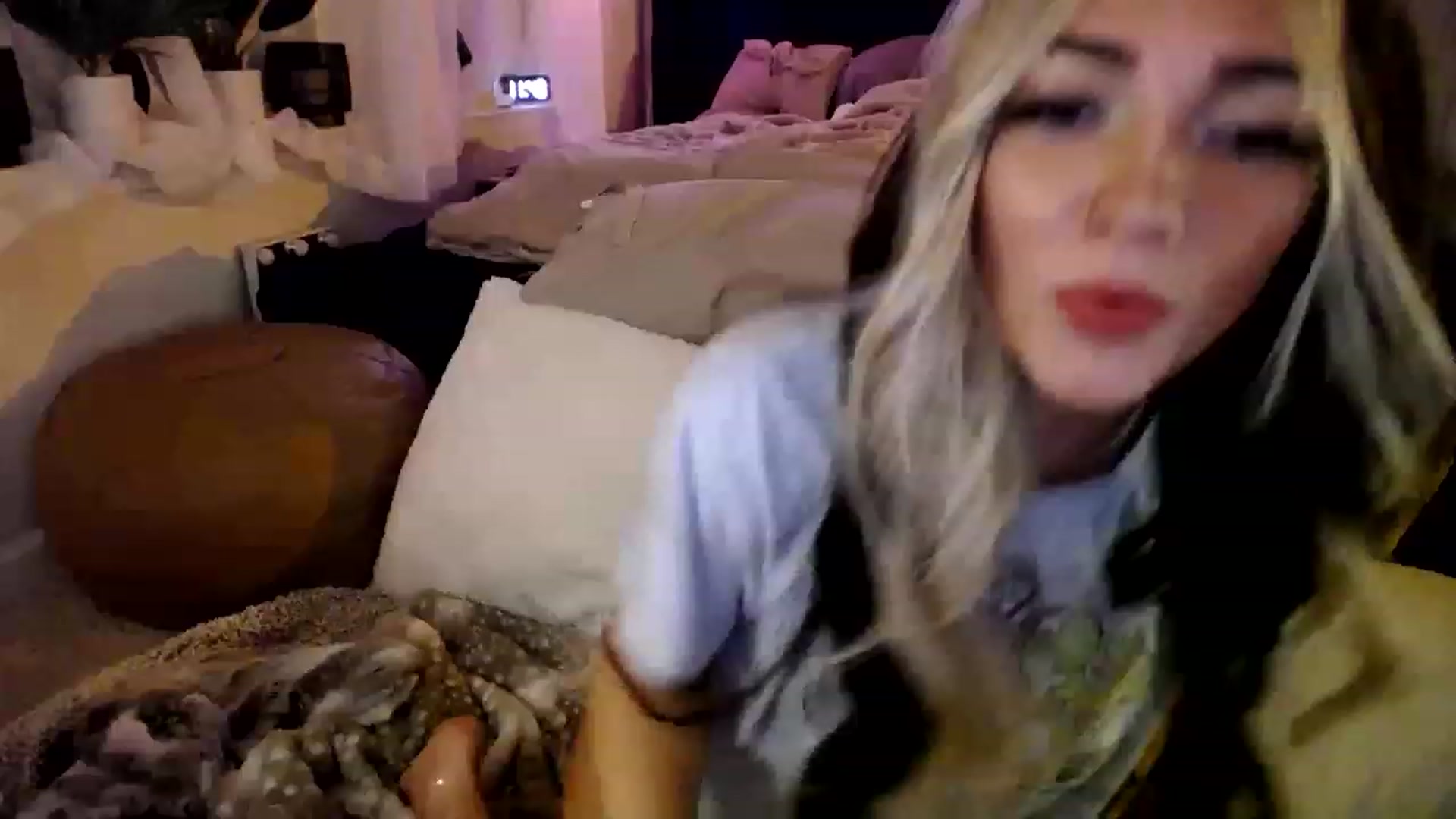 Gallery image thumbnail from Devereuxquinn's myfreecams stream on, 03/16/2023, 04:06 image 5 of 20