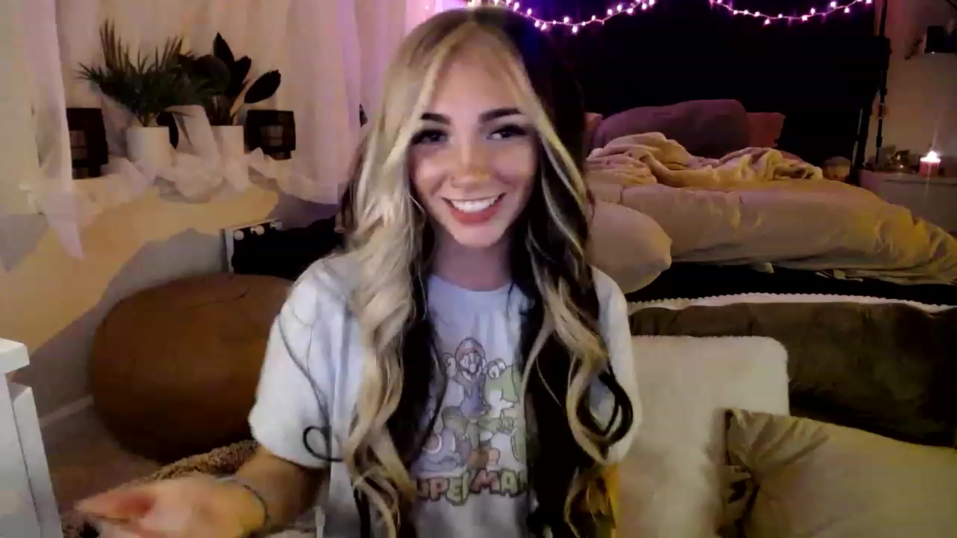 Gallery image thumbnail from Devereuxquinn's myfreecams stream on, 03/16/2023, 04:06 image 14 of 20
