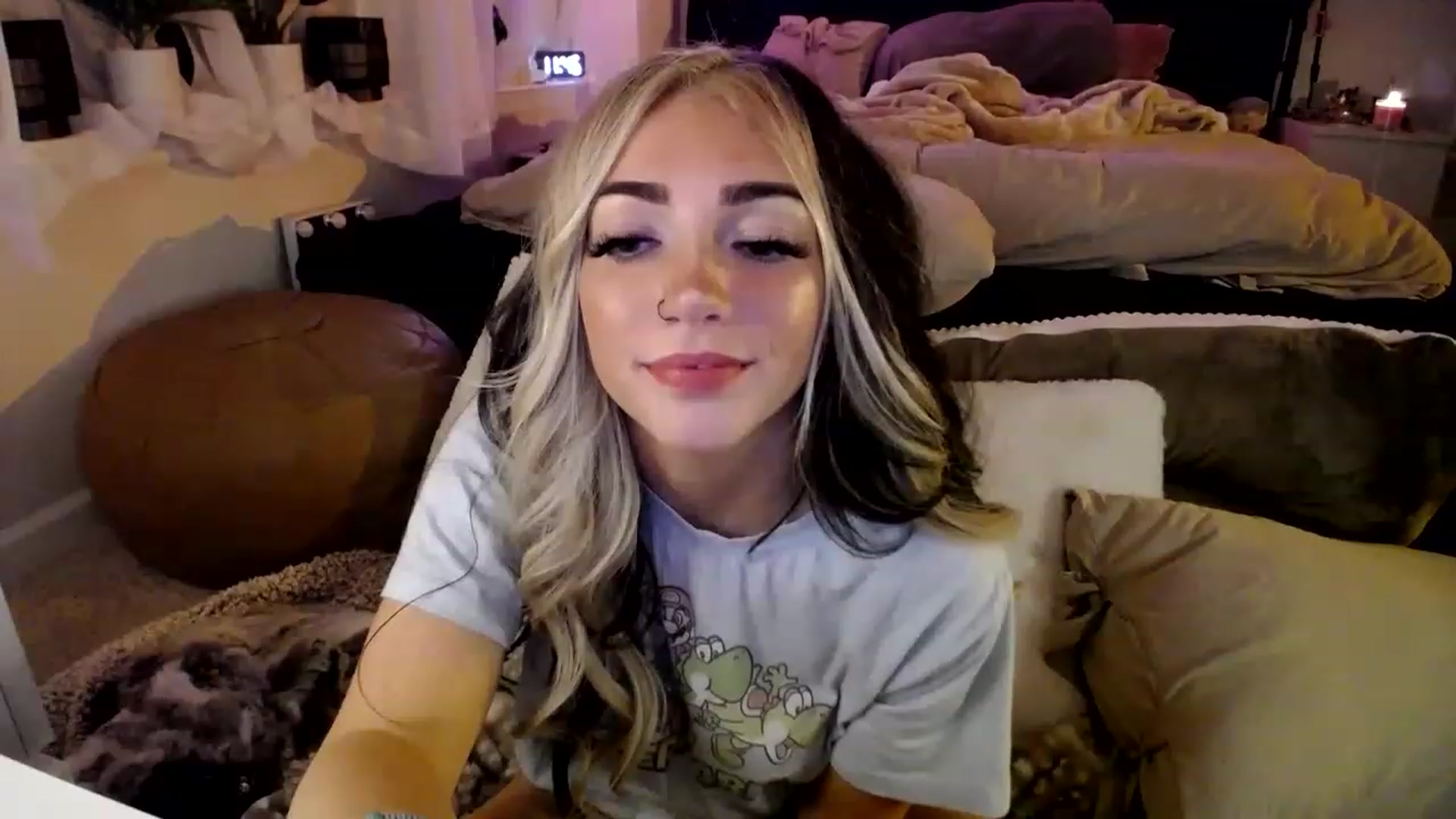 Gallery image thumbnail from Devereuxquinn's myfreecams stream on, 03/16/2023, 04:06 image 9 of 20
