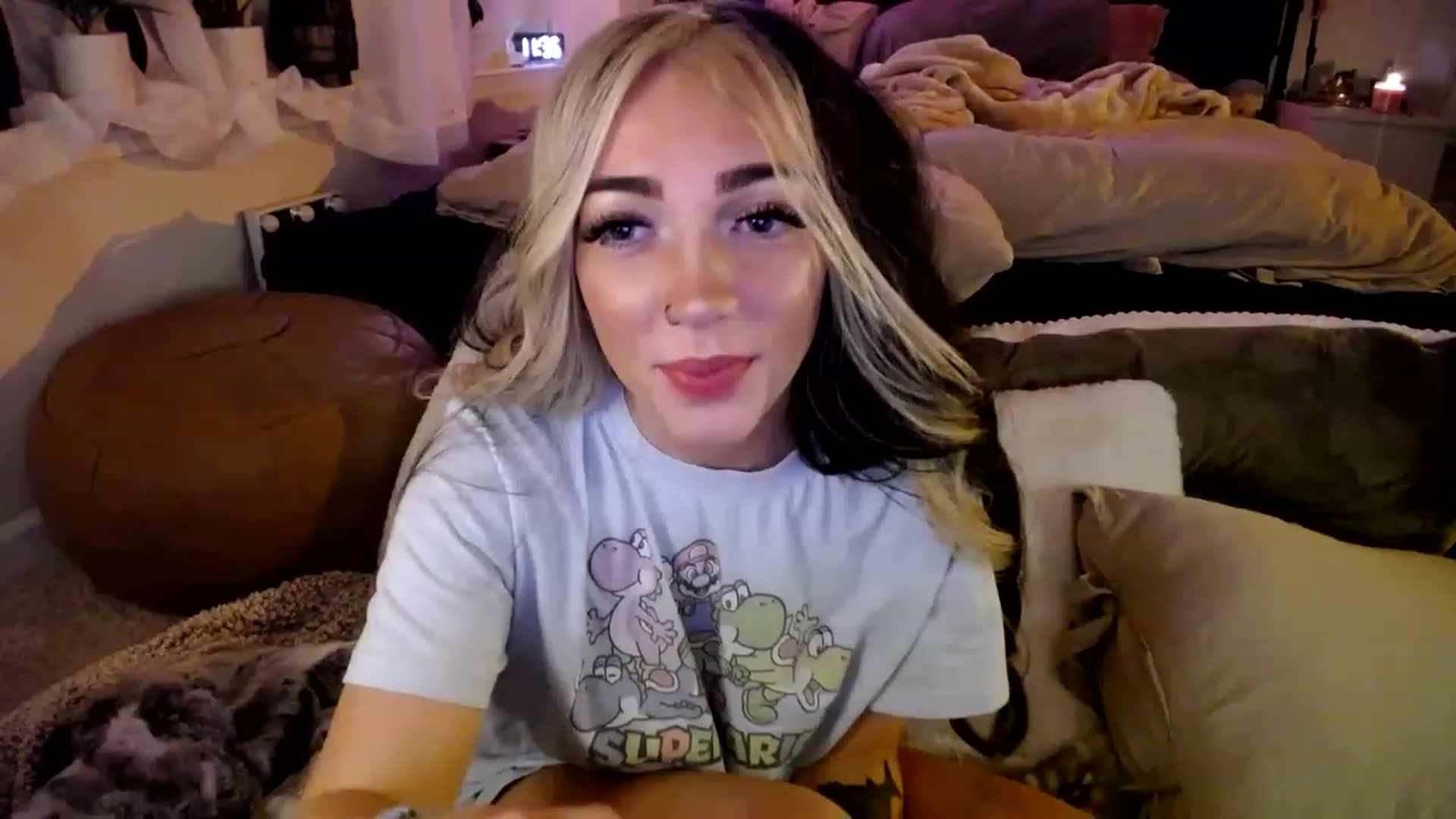 Gallery image thumbnail from Devereuxquinn's myfreecams stream on, 03/16/2023, 04:06 image 2 of 20