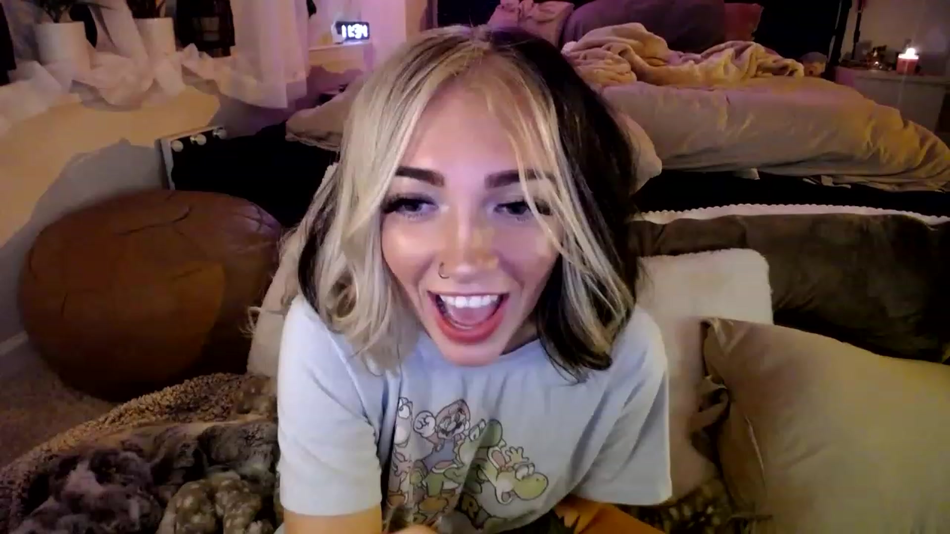 Gallery image thumbnail from Devereuxquinn's myfreecams stream on, 03/16/2023, 04:06 image 1 of 20