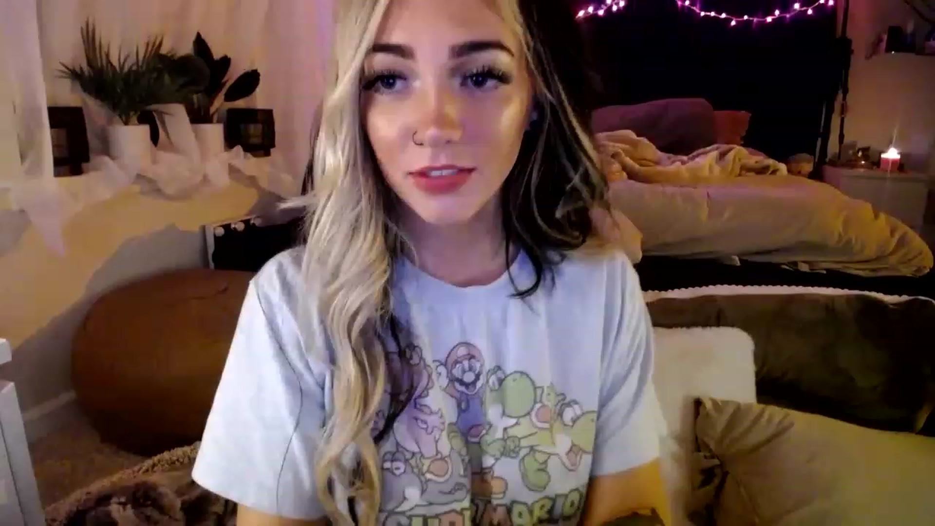 Gallery image thumbnail from Devereuxquinn's myfreecams stream on, 03/16/2023, 04:06 image 13 of 20