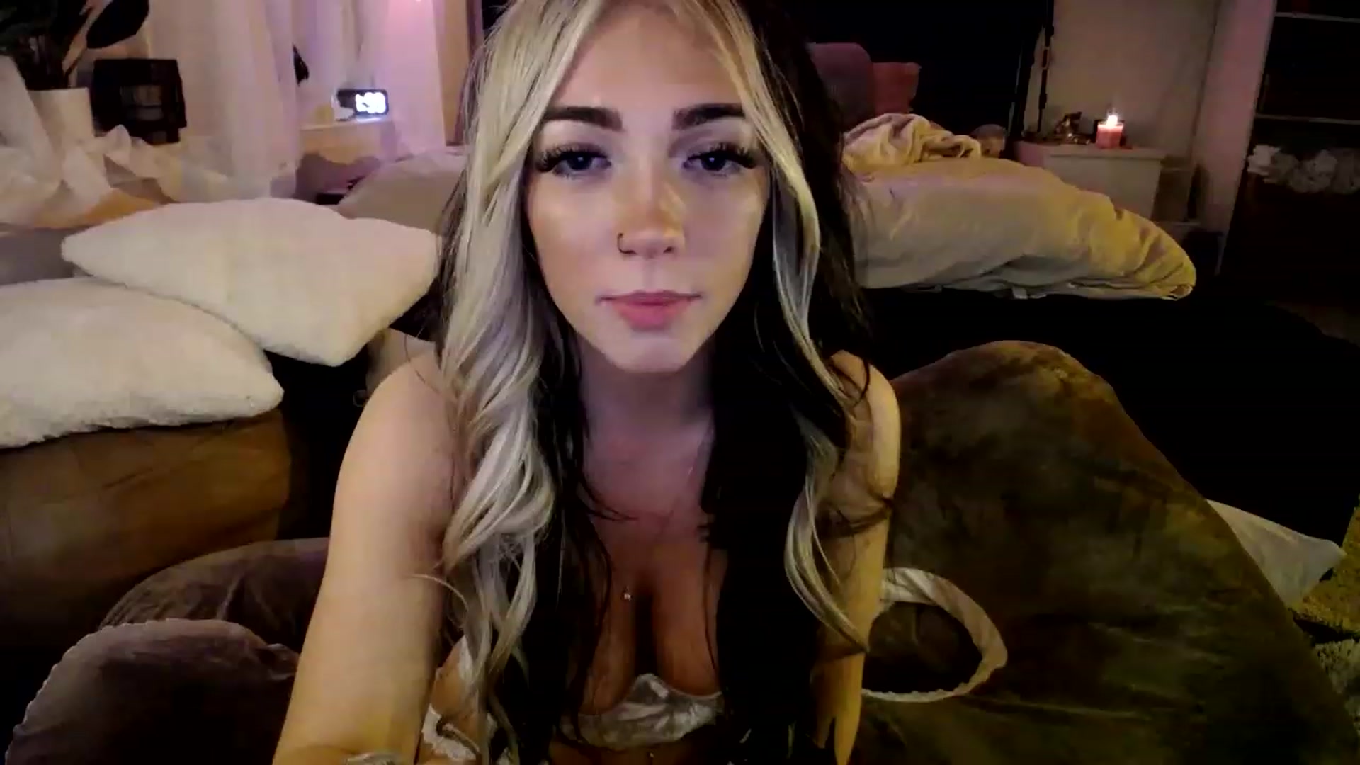 Gallery image thumbnail from Devereuxquinn's myfreecams stream on, 03/16/2023, 06:49 image 14 of 20