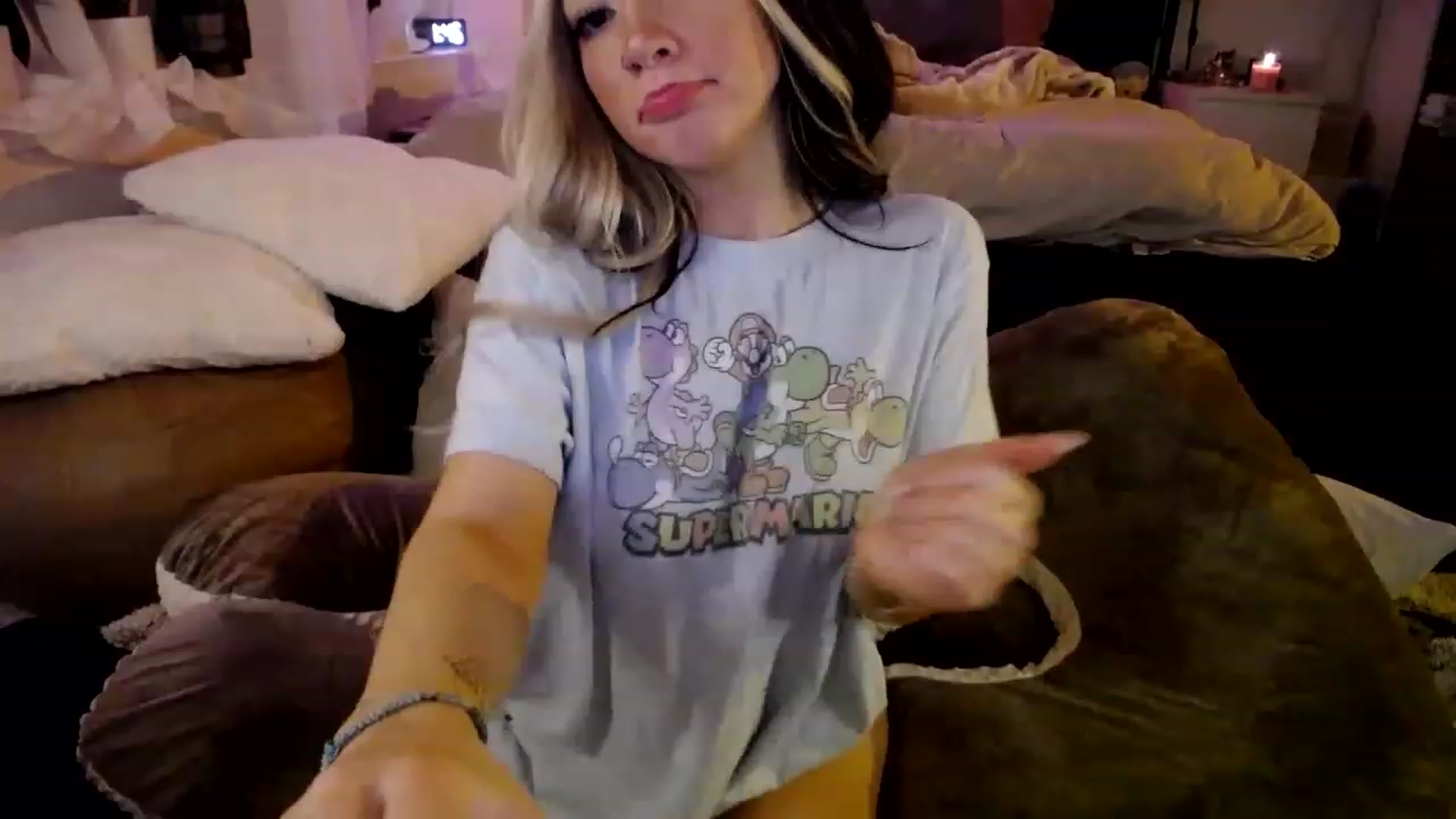 Gallery image thumbnail from Devereuxquinn's myfreecams stream on, 03/16/2023, 06:49 image 12 of 20