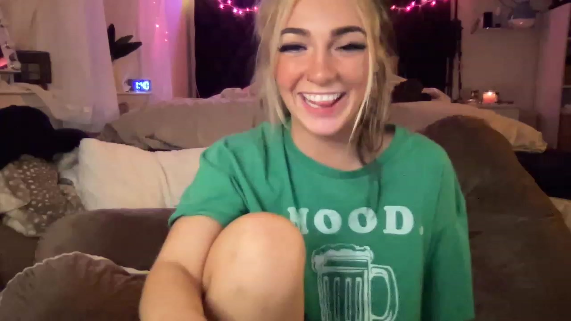 Gallery image thumbnail from Devereuxquinn's myfreecams stream on, 03/18/2023, 06:02 image 4 of 20