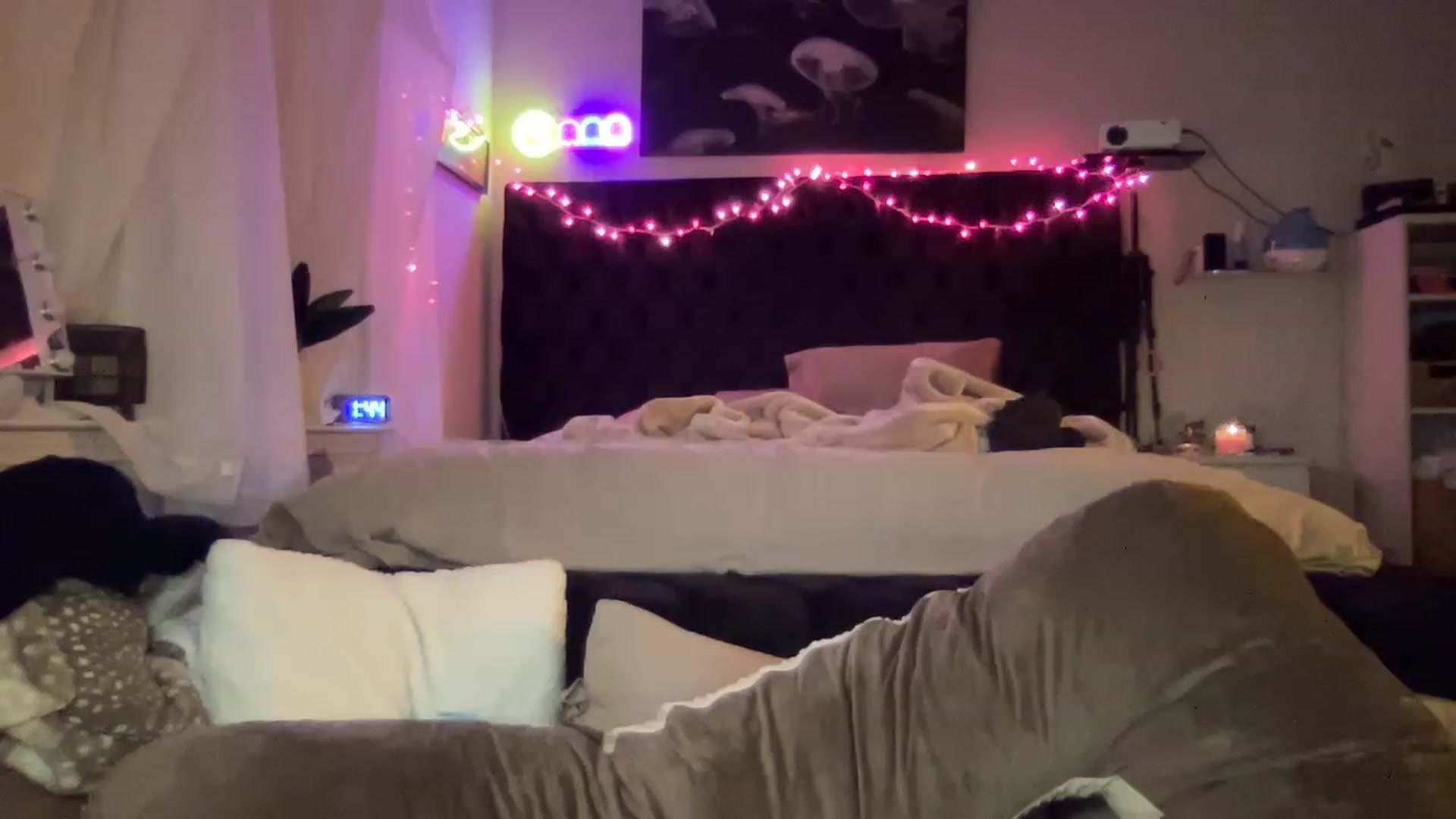 Gallery image thumbnail from Devereuxquinn's myfreecams stream on, 03/18/2023, 06:02 image 7 of 20