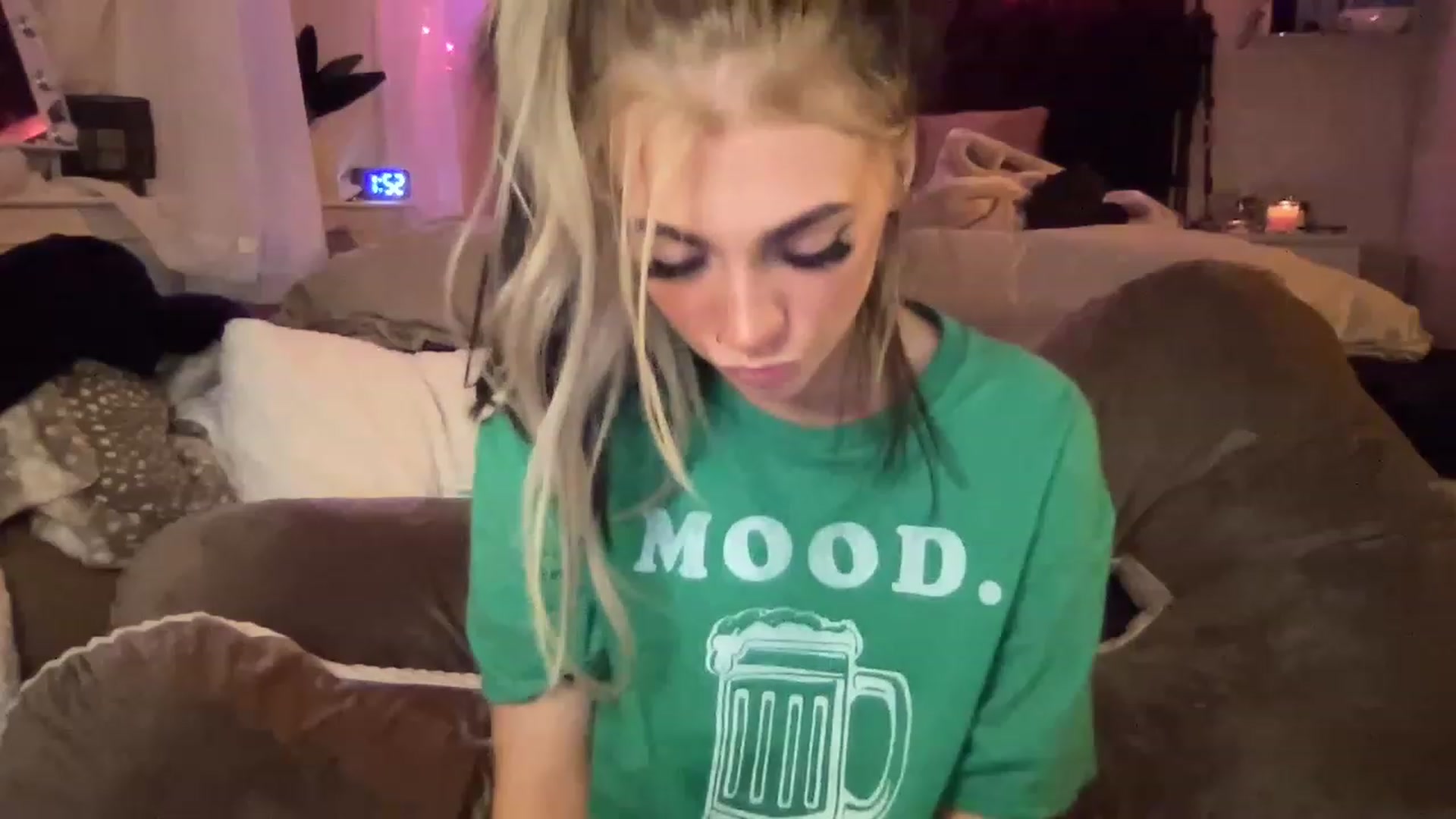 Gallery image thumbnail from Devereuxquinn's myfreecams stream on, 03/18/2023, 06:02 image 14 of 20