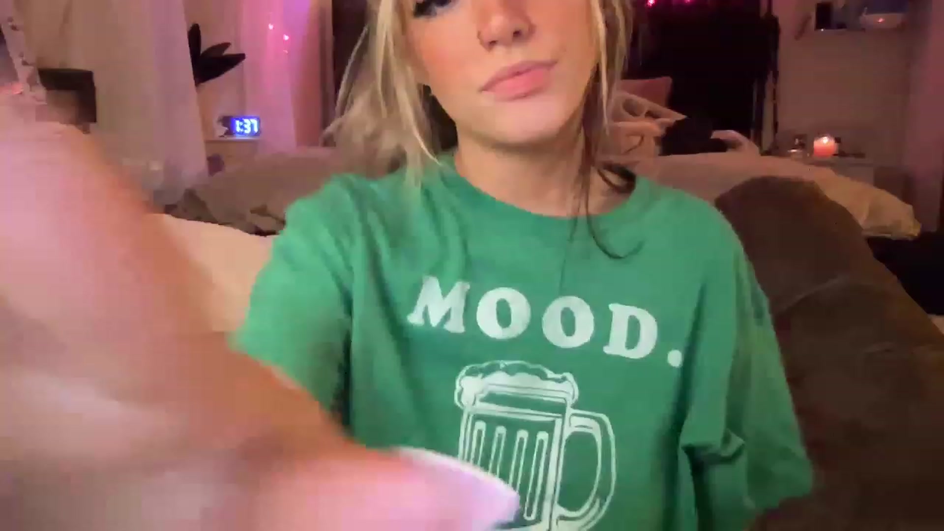 Gallery image thumbnail from Devereuxquinn's myfreecams stream on, 03/18/2023, 06:02 image 1 of 20