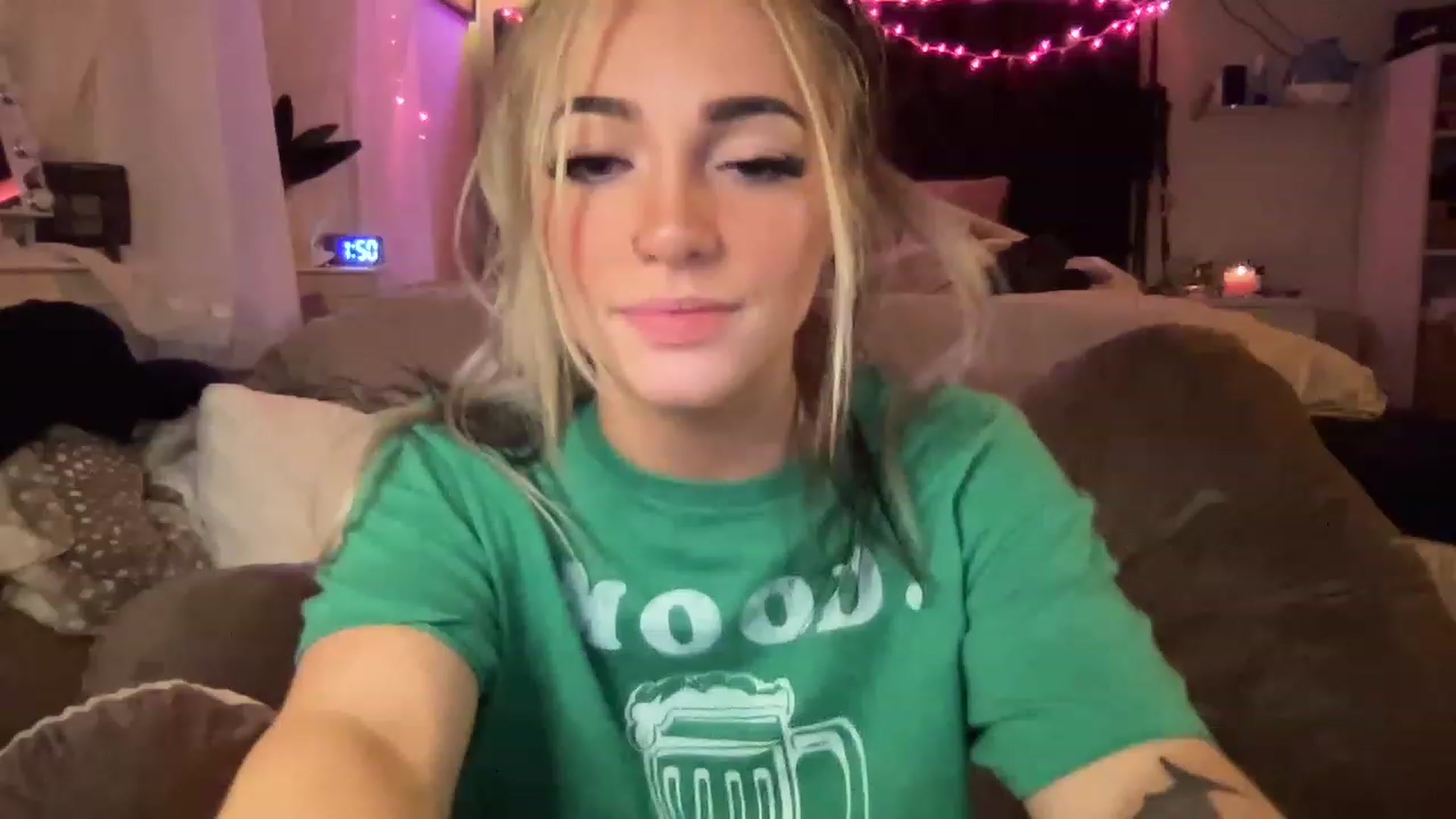 Gallery image thumbnail from Devereuxquinn's myfreecams stream on, 03/18/2023, 06:02 image 12 of 20