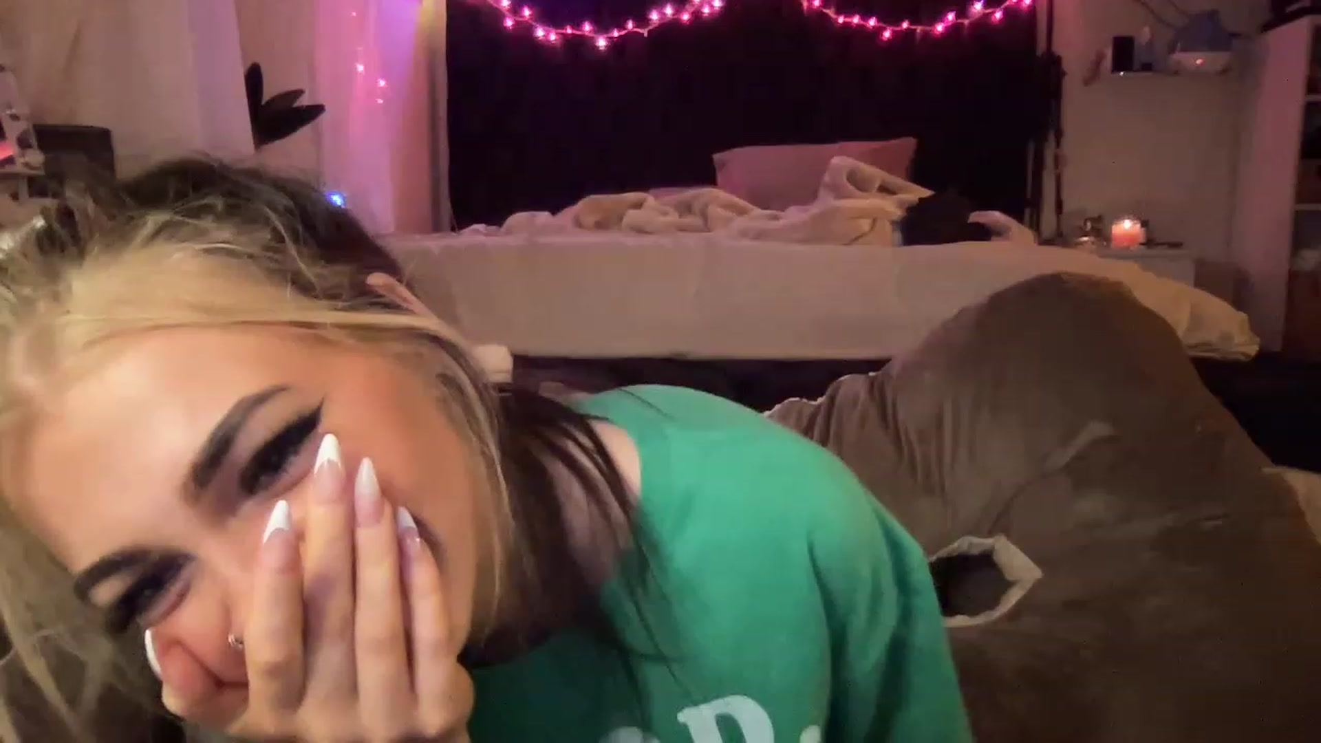Gallery image thumbnail from Devereuxquinn's myfreecams stream on, 03/18/2023, 06:02 image 10 of 20