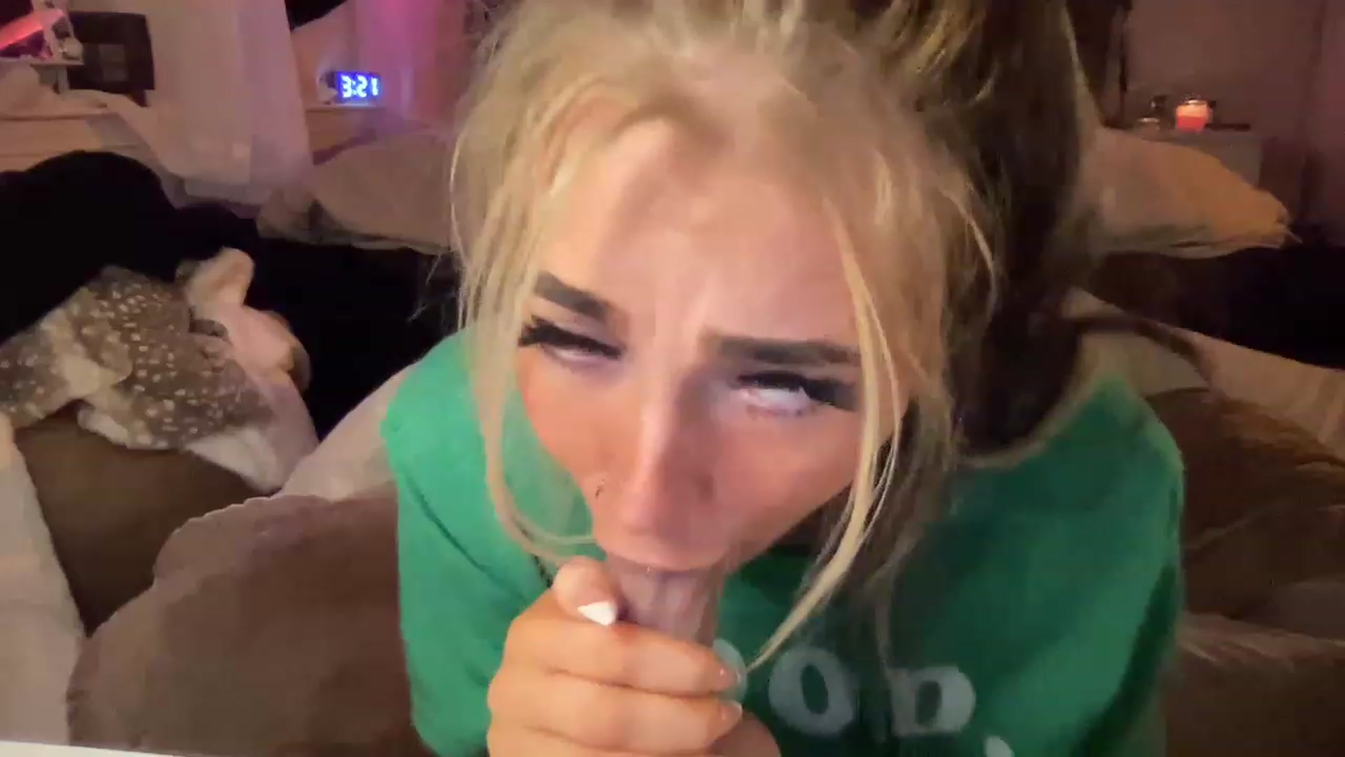 Gallery image thumbnail from Devereuxquinn's myfreecams stream on, 03/18/2023, 07:32 image 14 of 20