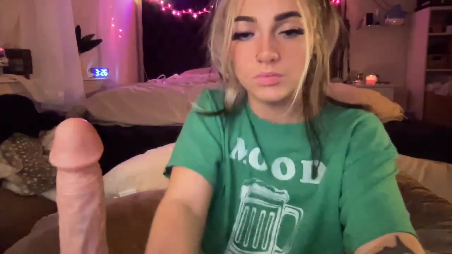 Gallery image thumbnail from Devereuxquinn's myfreecams stream on, 03/18/2023, 07:32 image 18 of 20