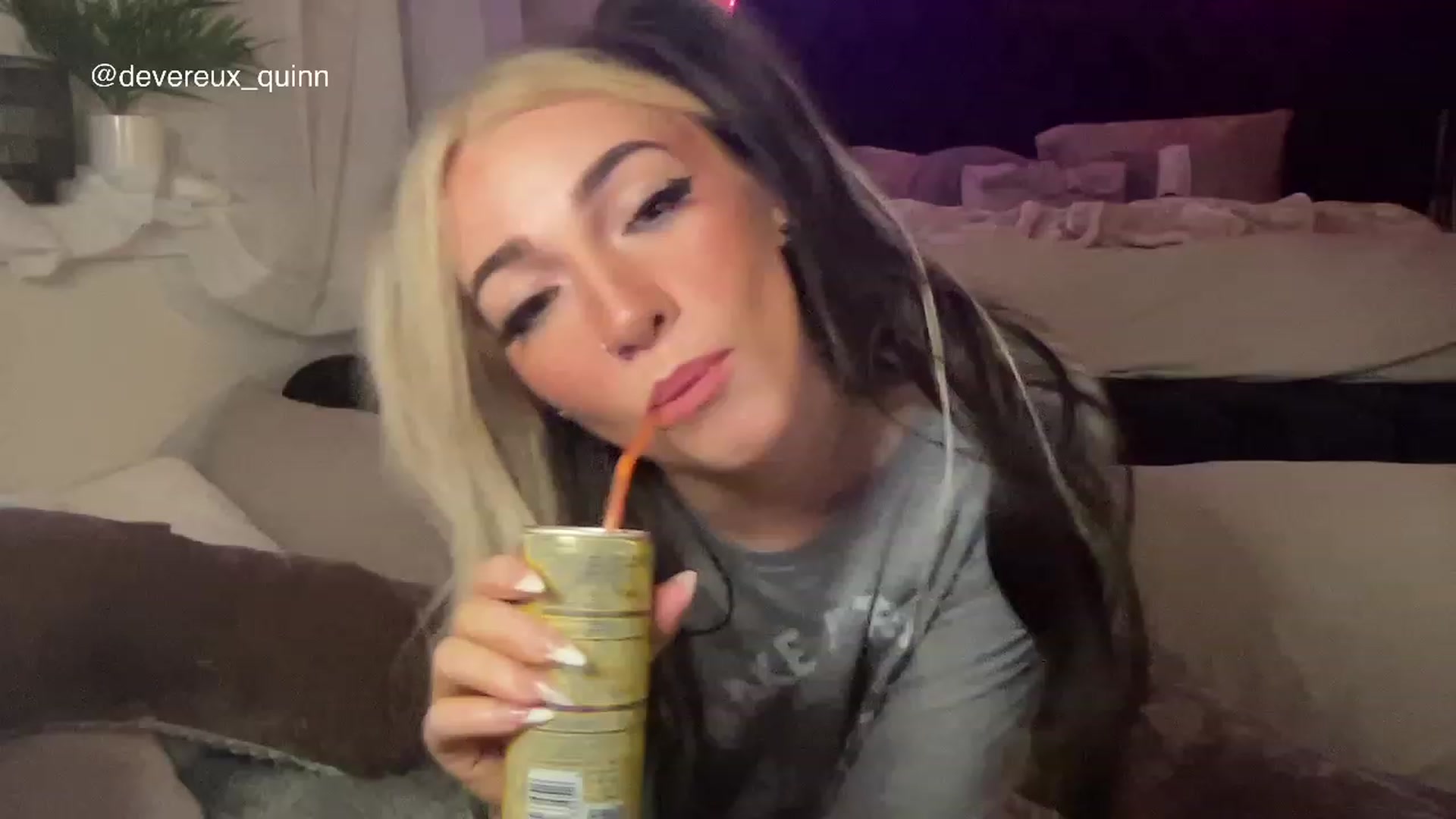 Gallery image thumbnail from Devereuxquinn's myfreecams stream on, 03/19/2023, 04:53 image 8 of 20