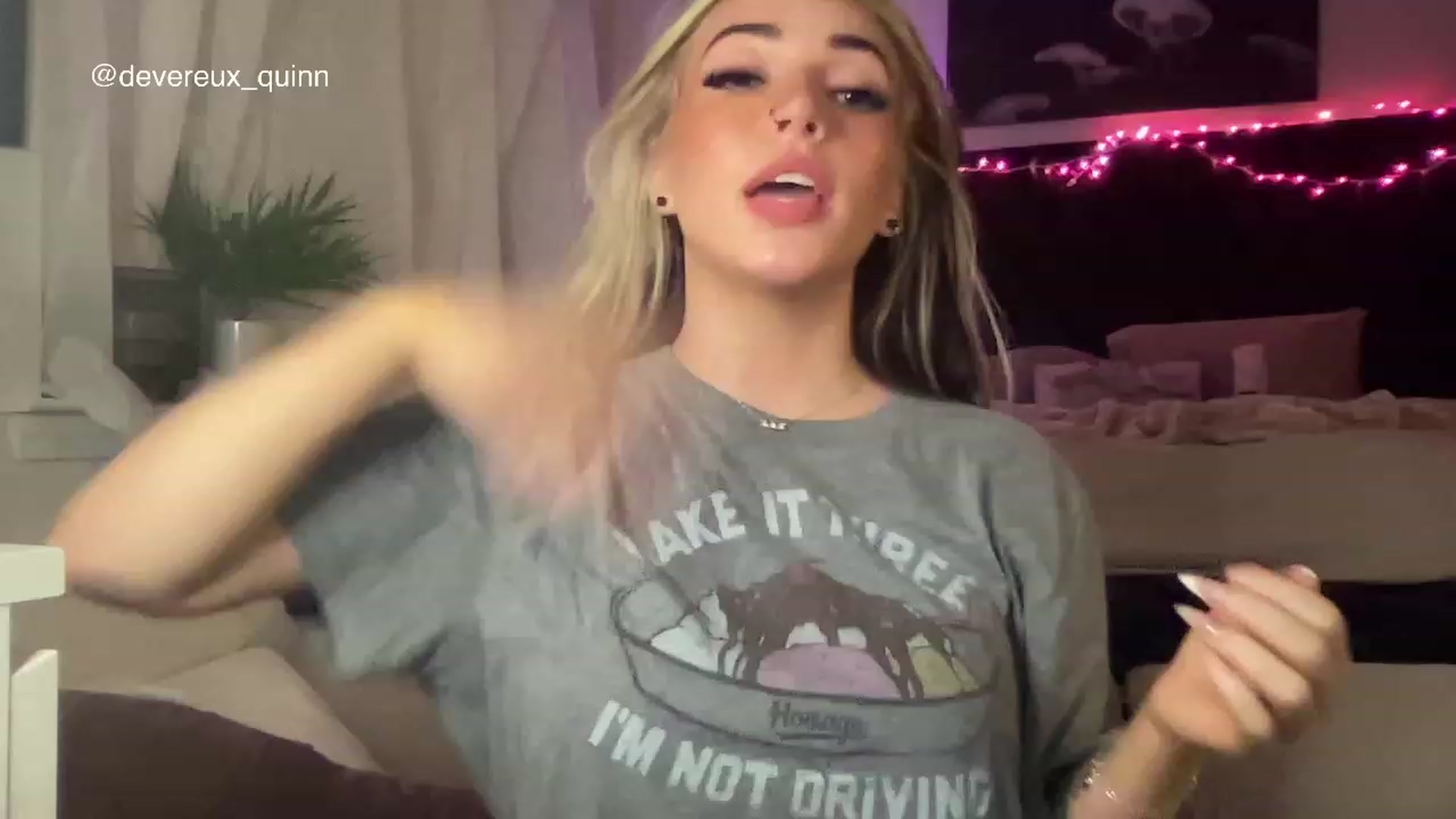 Gallery image thumbnail from Devereuxquinn's myfreecams stream on, 03/19/2023, 04:53 image 1 of 20