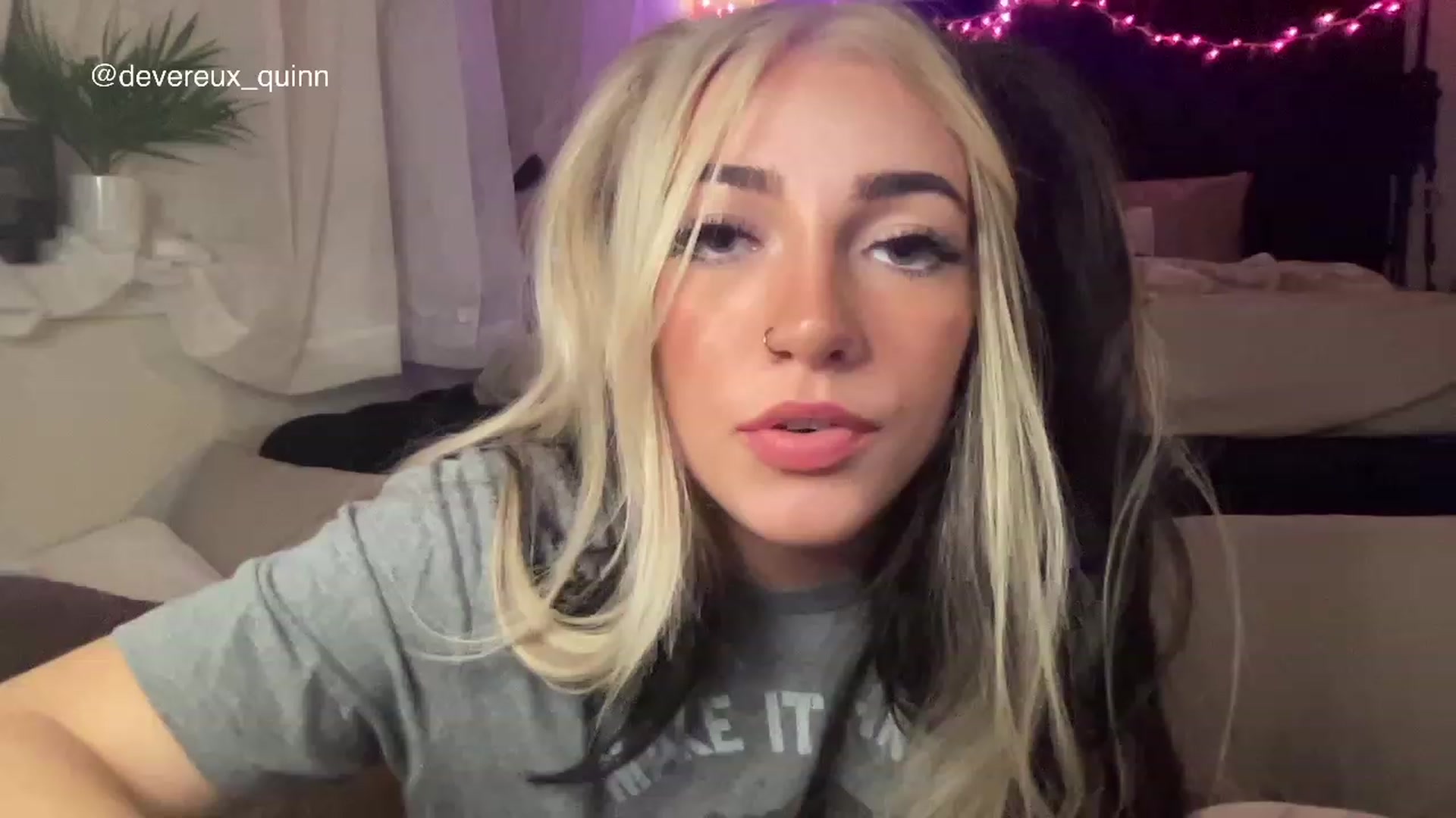 Gallery image thumbnail from Devereuxquinn's myfreecams stream on, 03/19/2023, 04:53 image 7 of 20
