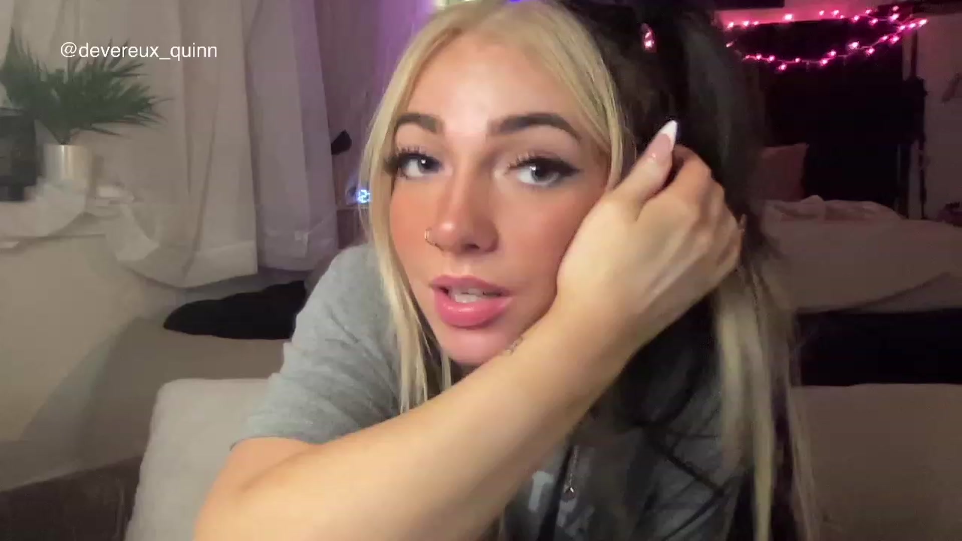 Gallery image thumbnail from Devereuxquinn's myfreecams stream on, 03/19/2023, 04:53 image 18 of 20