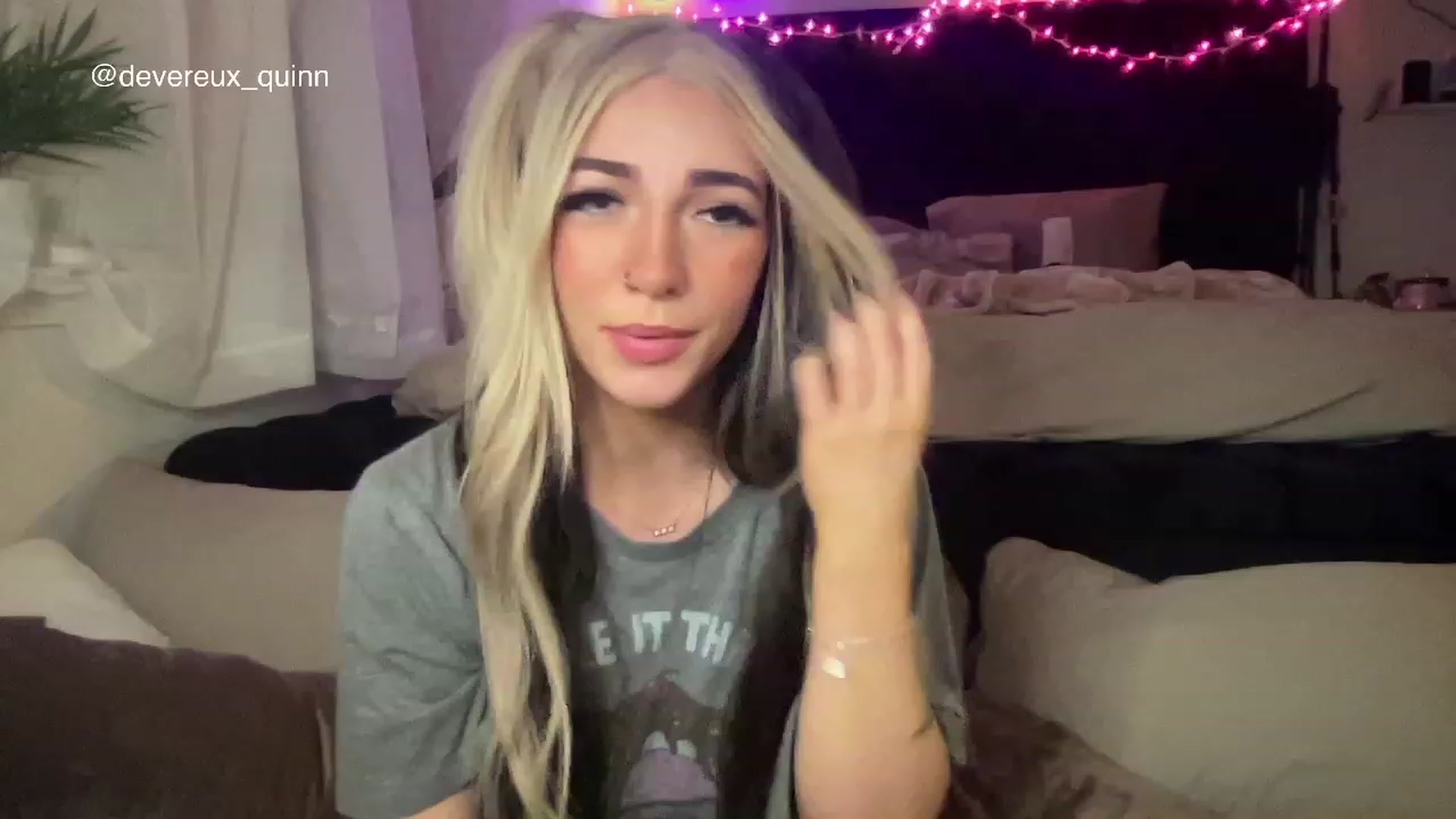 Gallery image thumbnail from Devereuxquinn's myfreecams stream on, 03/19/2023, 04:53 image 9 of 20