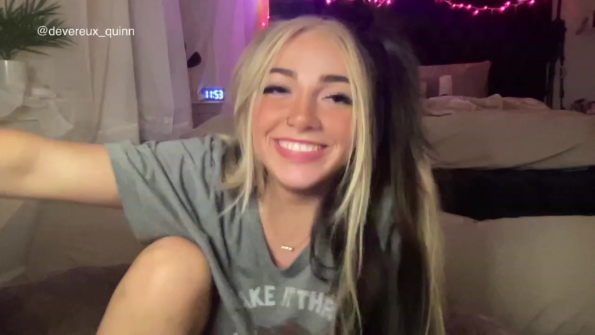 Gallery image thumbnail from Devereuxquinn's myfreecams stream on, 03/19/2023, 04:53 image 12 of 20