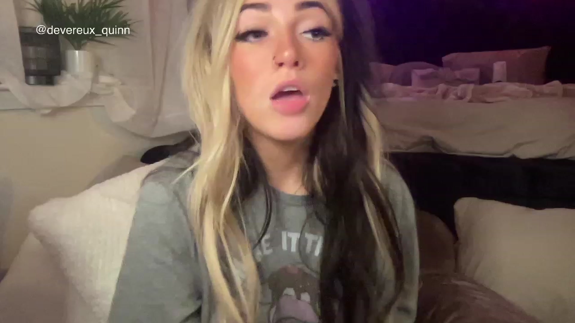Gallery image thumbnail from Devereuxquinn's myfreecams stream on, 03/19/2023, 05:55 image 11 of 20