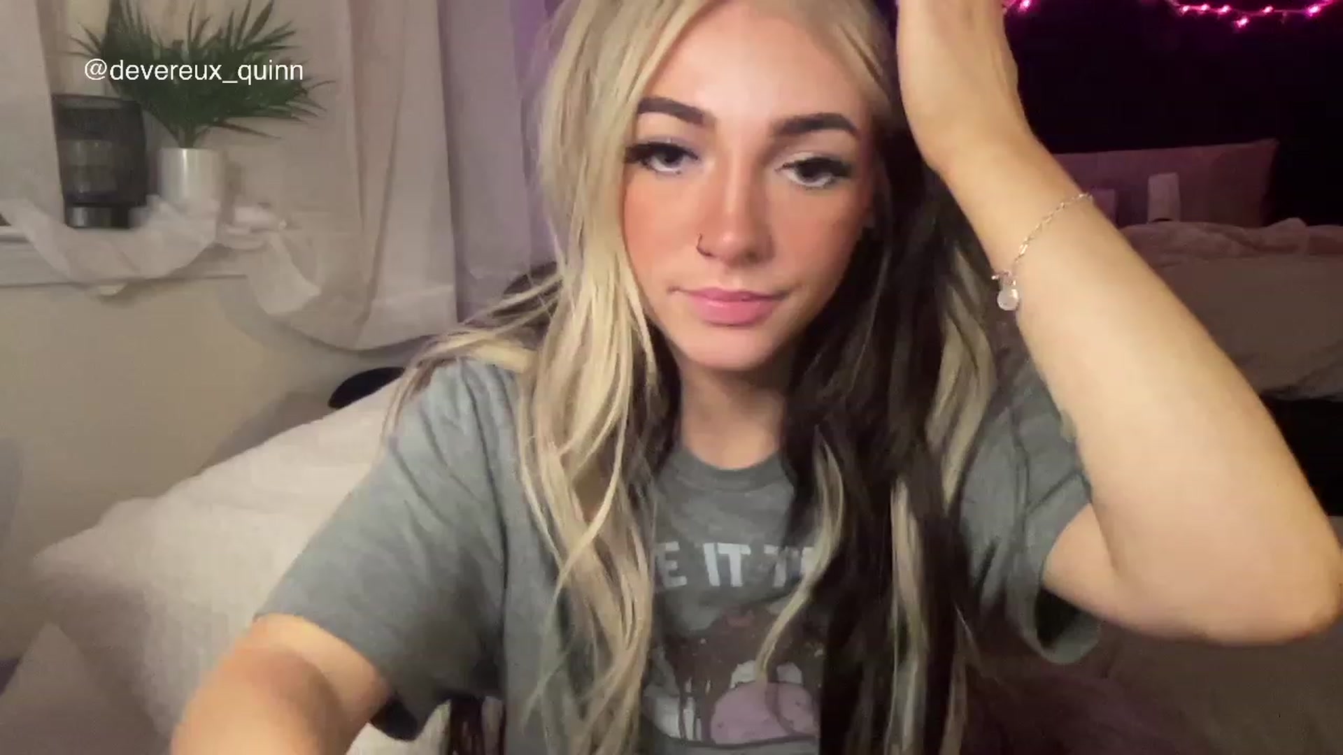 Gallery image thumbnail from Devereuxquinn's myfreecams stream on, 03/19/2023, 05:55 image 10 of 20