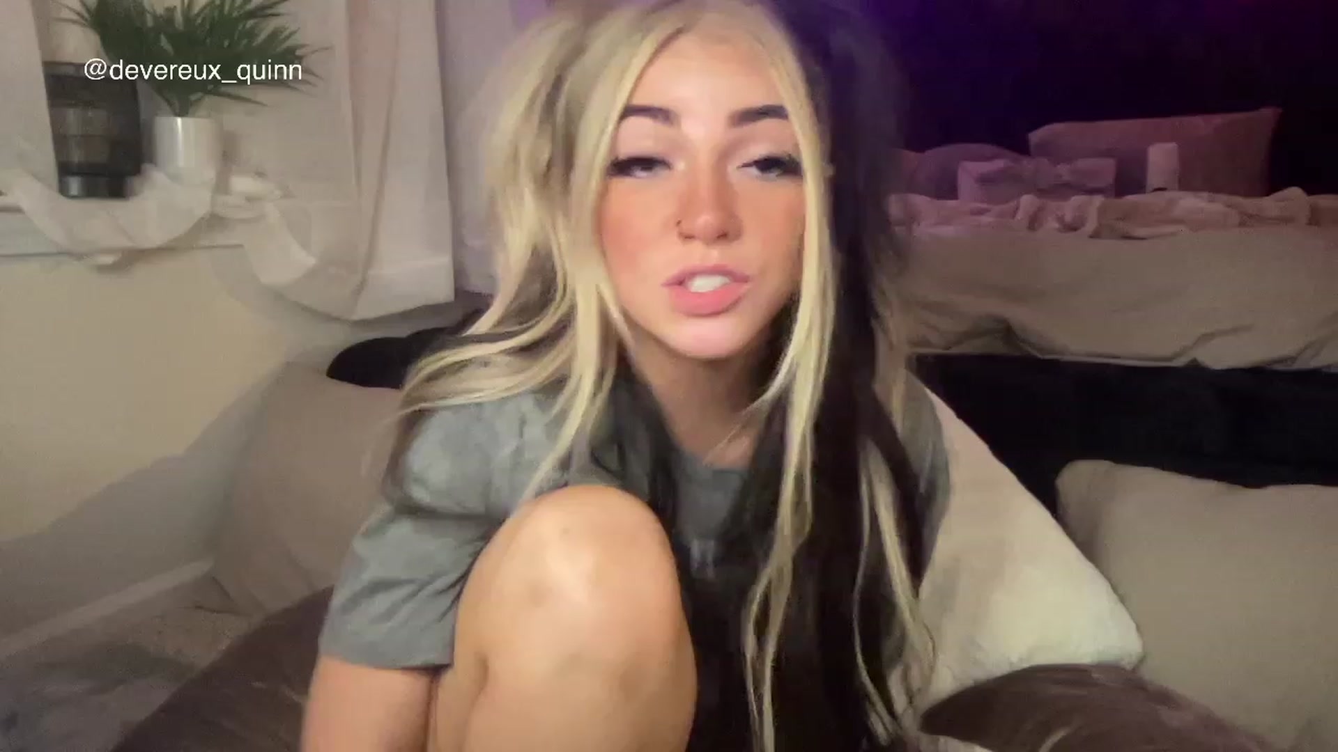 Gallery image thumbnail from Devereuxquinn's myfreecams stream on, 03/19/2023, 05:55 image 16 of 20