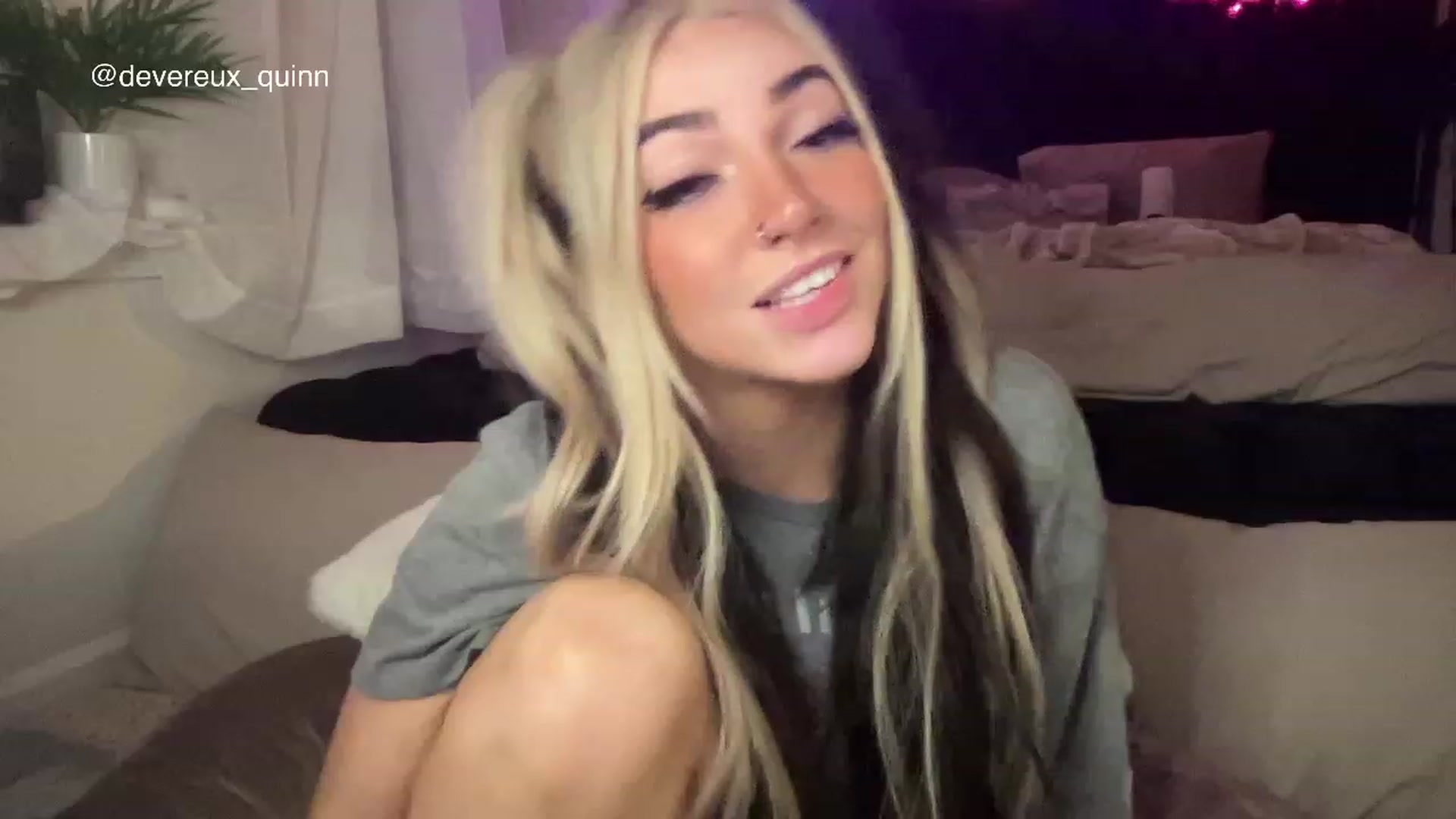 Gallery image thumbnail from Devereuxquinn's myfreecams stream on, 03/19/2023, 05:55 image 19 of 20