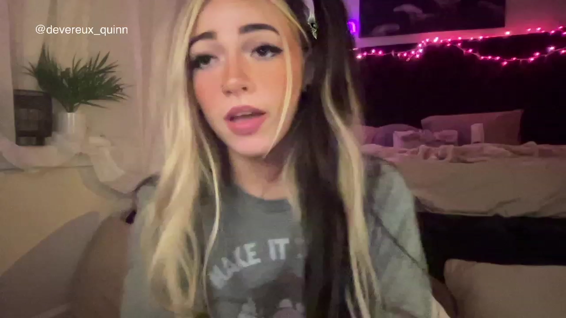 Gallery image thumbnail from Devereuxquinn's myfreecams stream on, 03/19/2023, 07:30 image 7 of 20