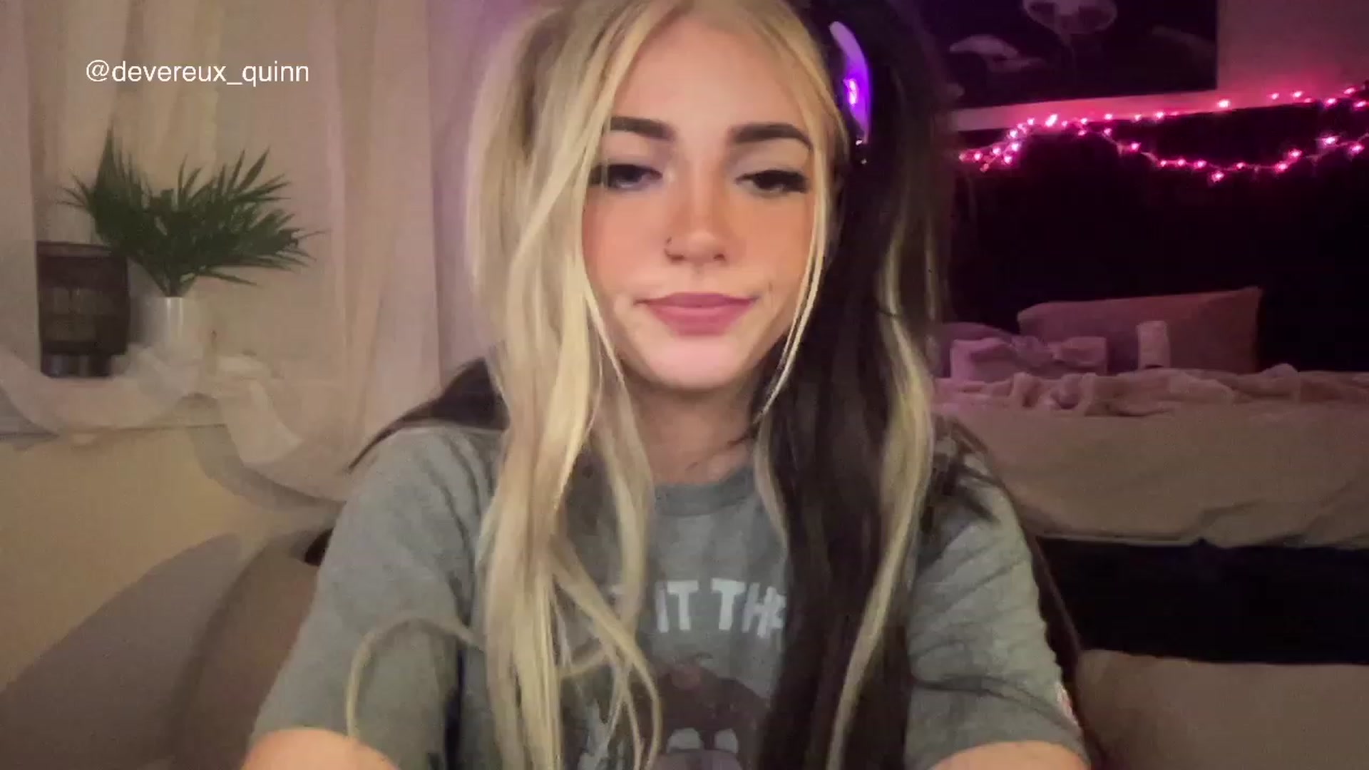 Gallery image thumbnail from Devereuxquinn's myfreecams stream on, 03/19/2023, 07:30 image 5 of 20