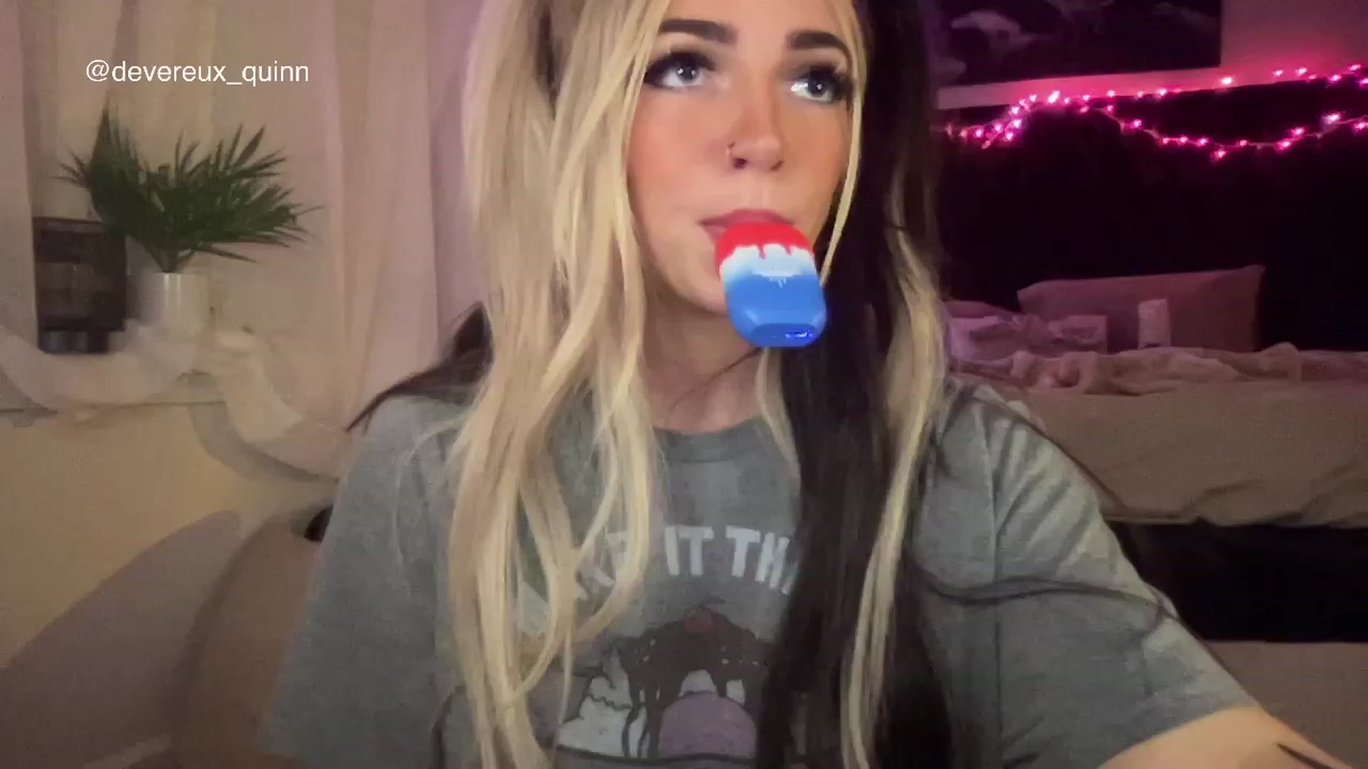 Gallery image thumbnail from Devereuxquinn's myfreecams stream on, 03/19/2023, 07:30 image 6 of 20