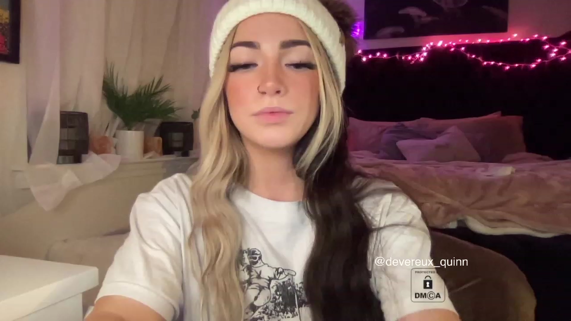 Gallery image thumbnail from Devereuxquinn's myfreecams stream on, 03/21/2023, 05:12 image 4 of 20