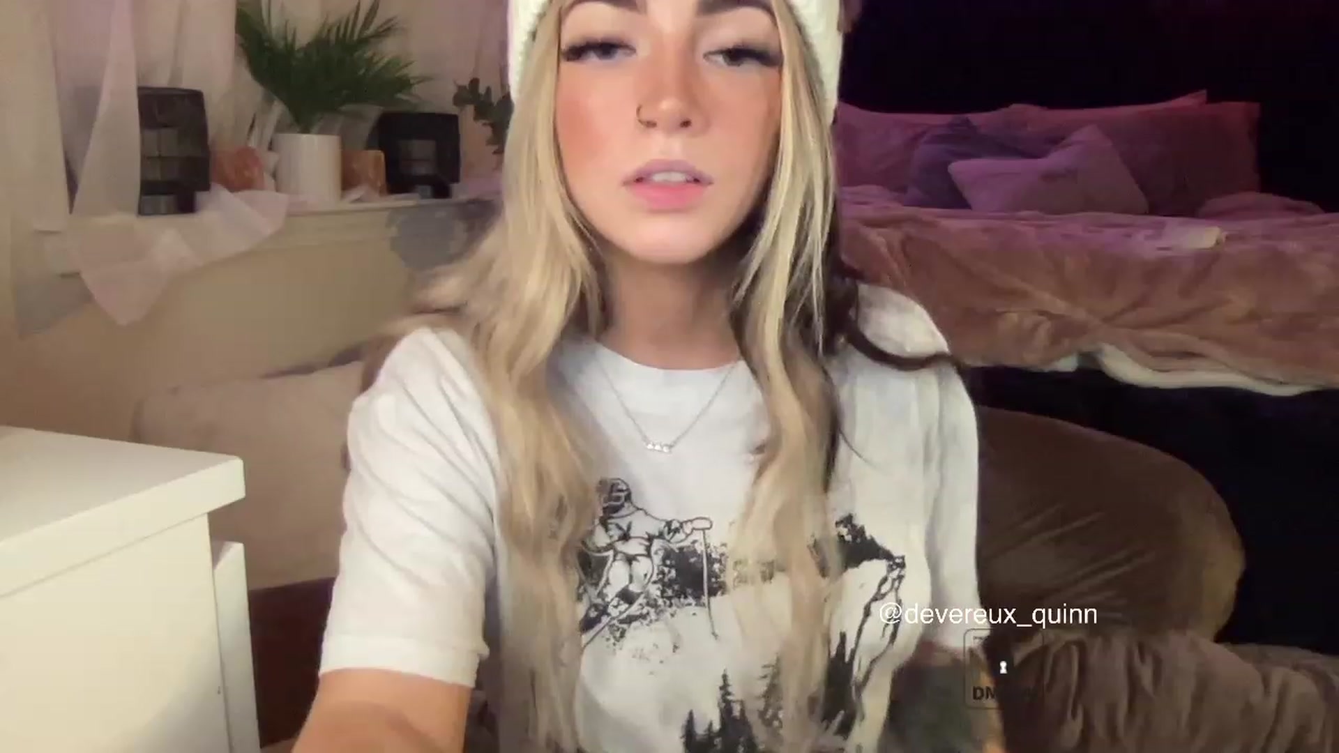 Gallery image thumbnail from Devereuxquinn's myfreecams stream on, 03/21/2023, 05:12 image 10 of 20