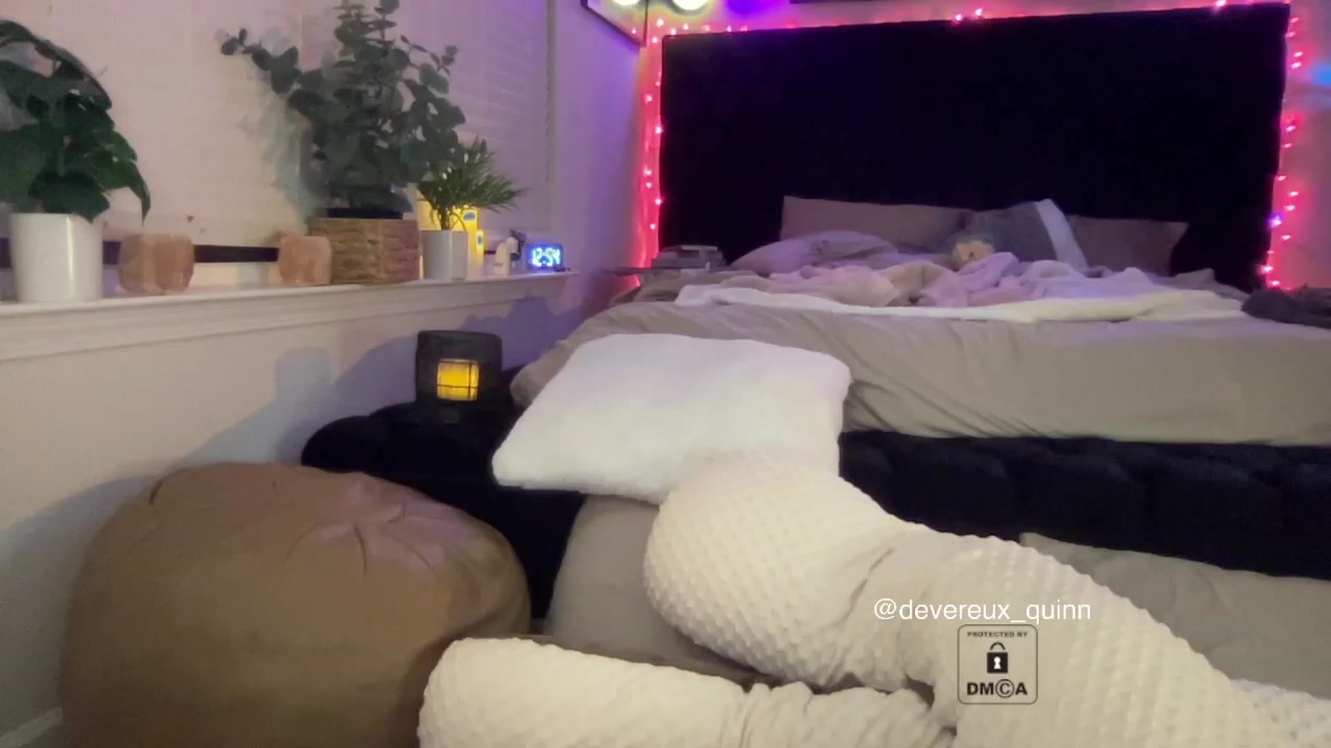 Gallery image thumbnail from Devereuxquinn's myfreecams stream on, 03/25/2023, 06:27 image 2 of 20