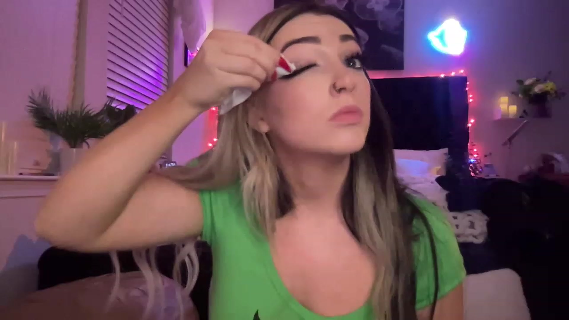 Gallery image thumbnail from Devereuxquinn's myfreecams stream on, 04/07/2023, 05:30 image 4 of 20