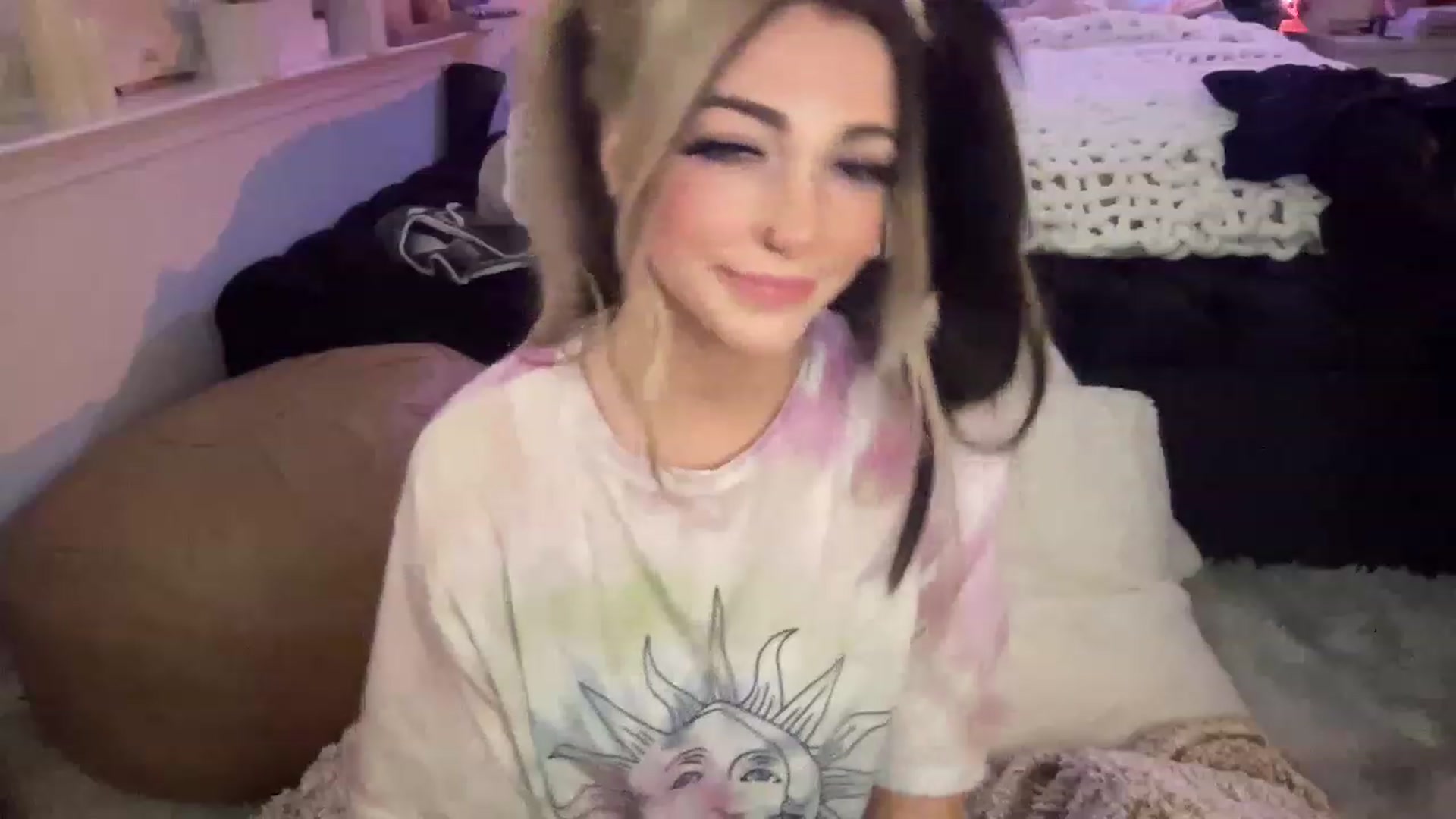 Gallery image thumbnail from Devereuxquinn's myfreecams stream on, 04/07/2023, 05:30 image 20 of 20