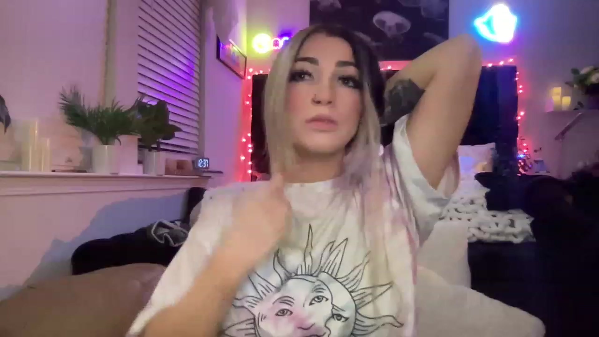 Gallery image thumbnail from Devereuxquinn's myfreecams stream on, 04/07/2023, 05:30 image 14 of 20