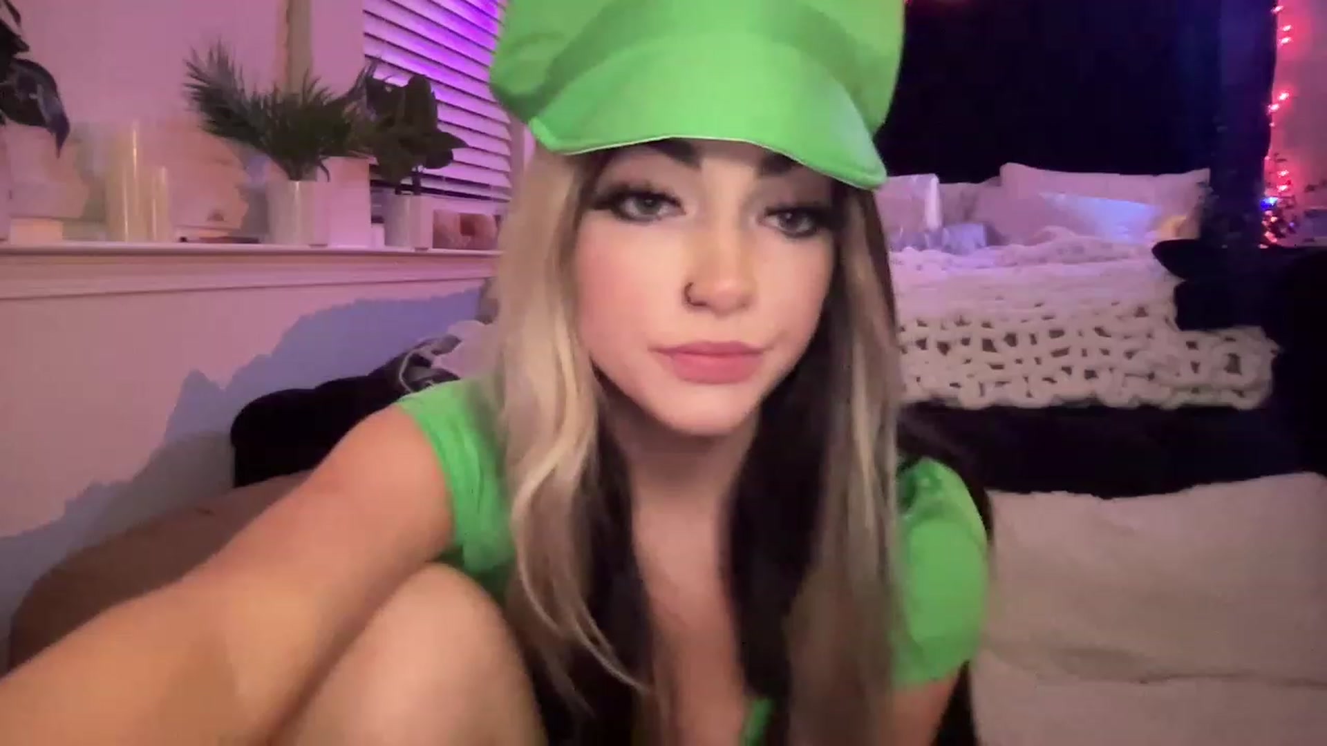 Gallery image thumbnail from Devereuxquinn's myfreecams stream on, 04/07/2023, 05:30 image 5 of 20