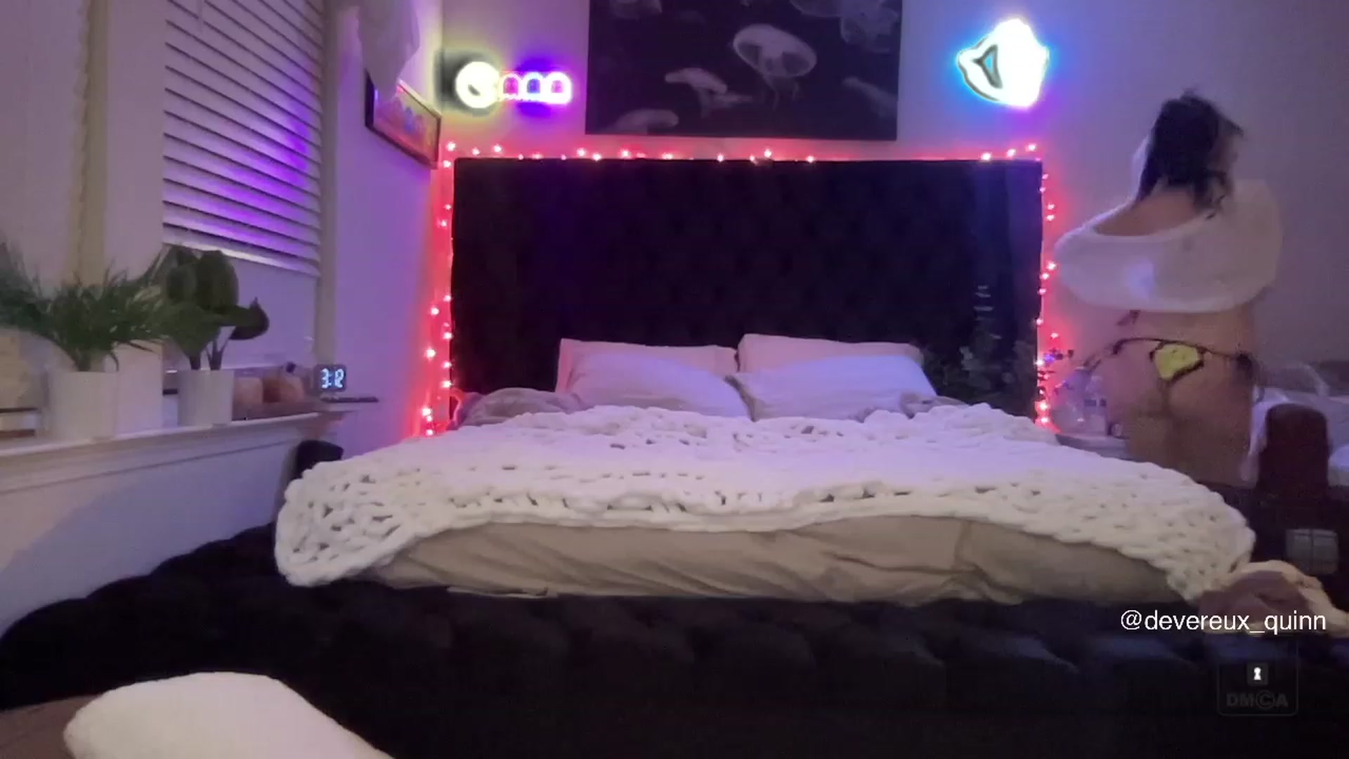 Gallery image thumbnail from Devereuxquinn's myfreecams stream on, 04/09/2023, 07:28 image 12 of 20
