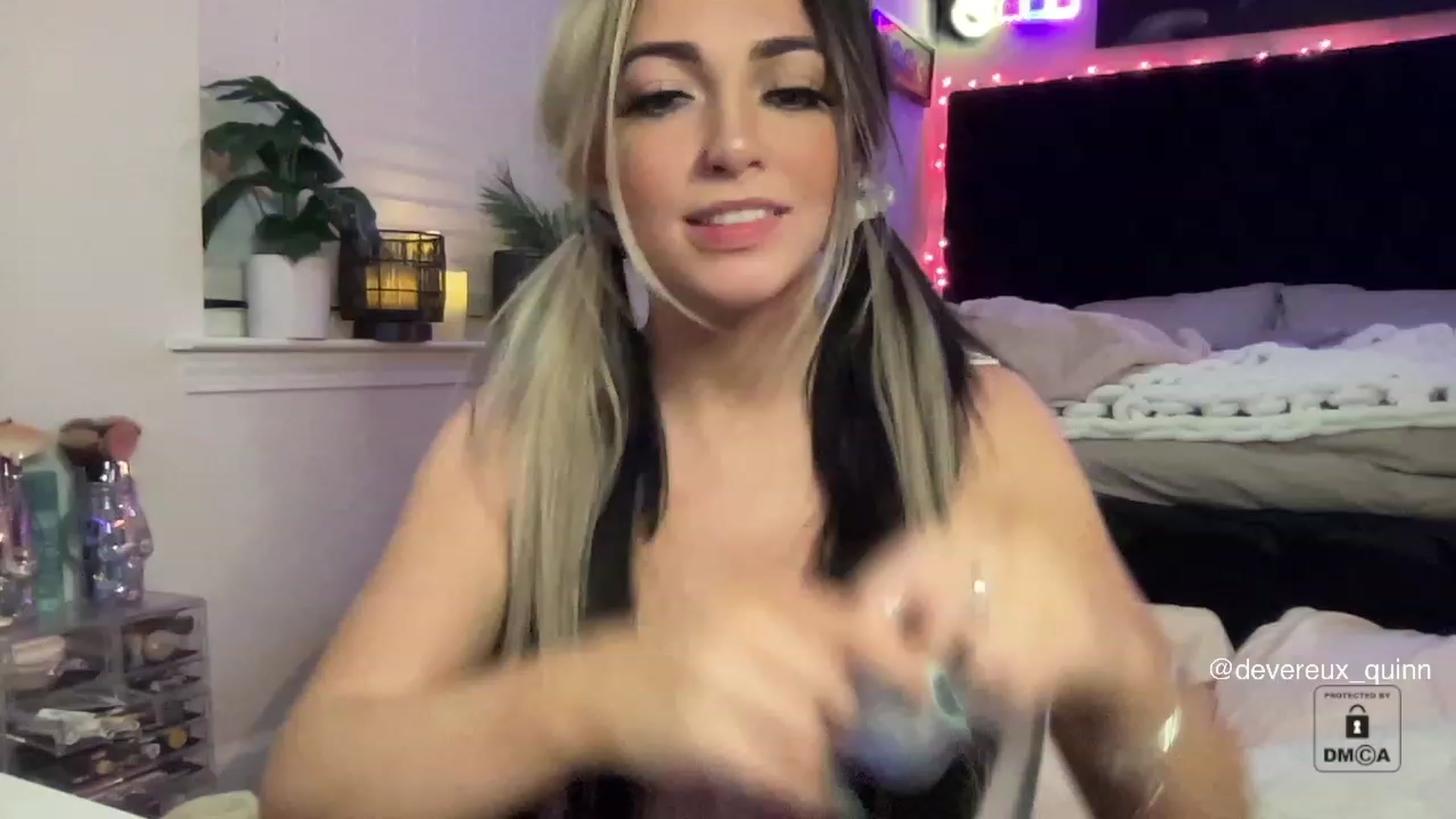 Gallery image thumbnail from Devereuxquinn's myfreecams stream on, 04/12/2023, 04:05 image 7 of 20